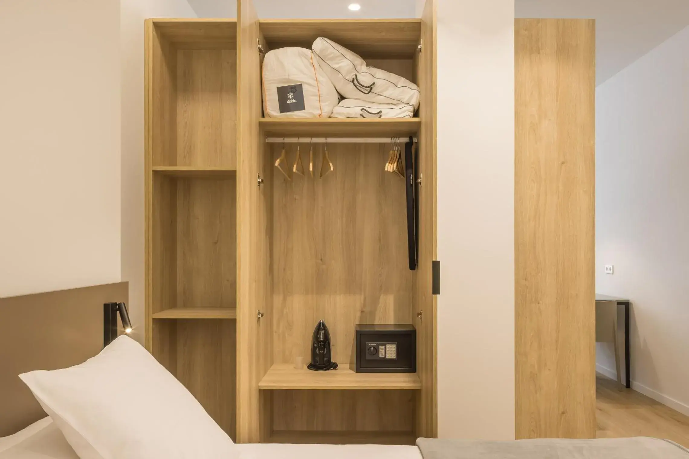 Bedroom, Bed in Mon Suites Jardín de Ayora Bedroom, Bed in Mon Suites Jardín de Ayora