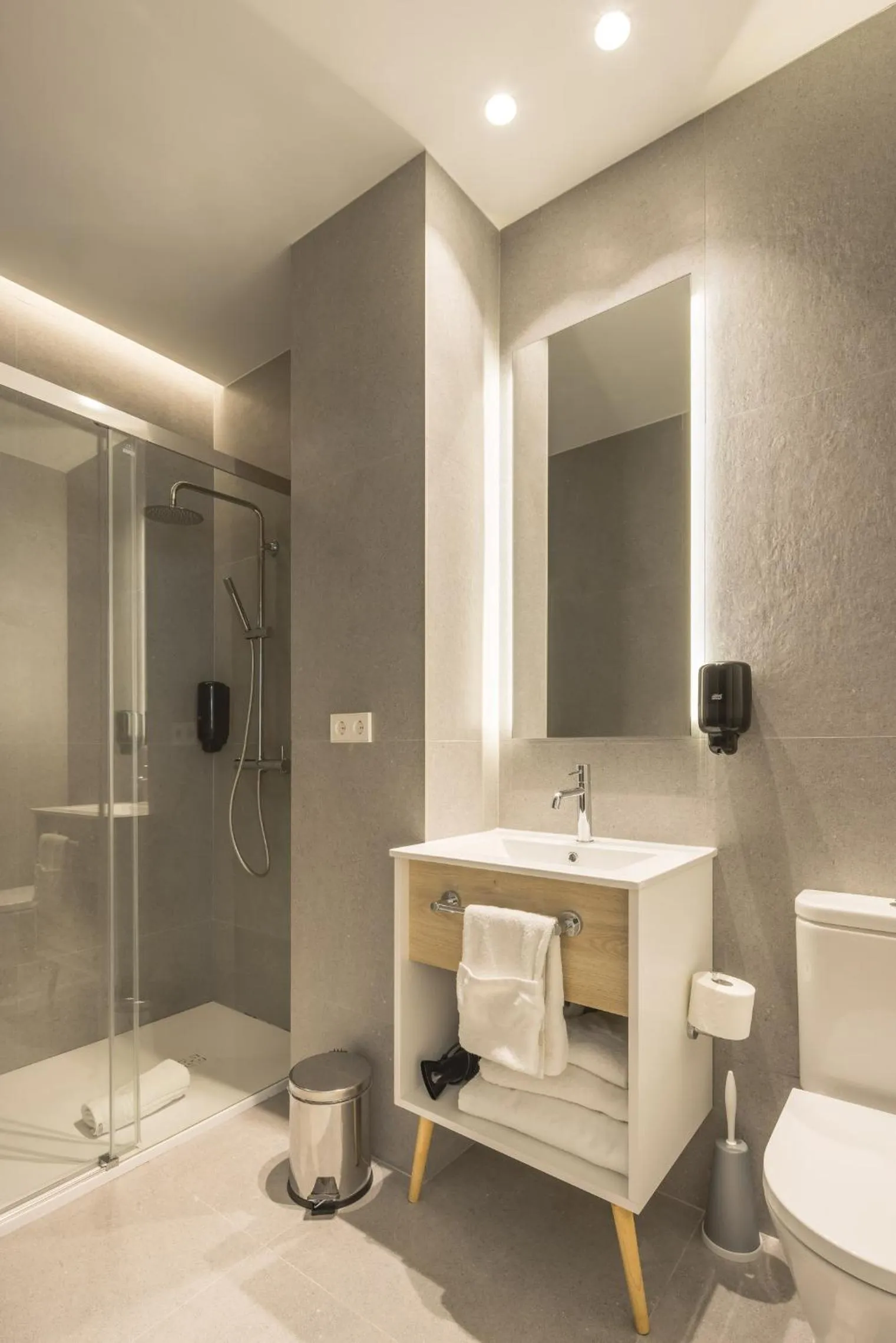 Shower in Mon Suites Jardín de Ayora