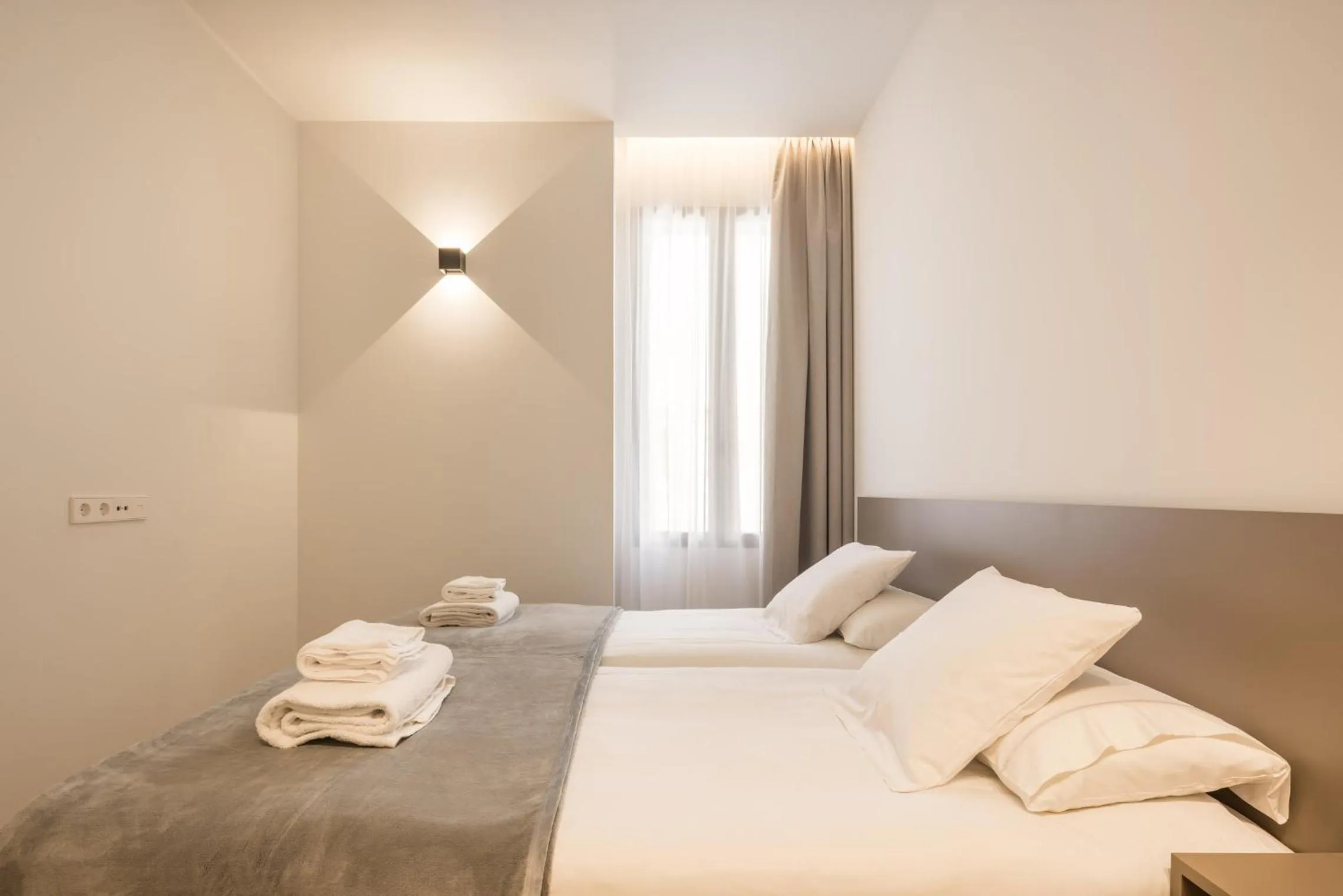 Bedroom, Bed in Mon Suites Jardín de Ayora