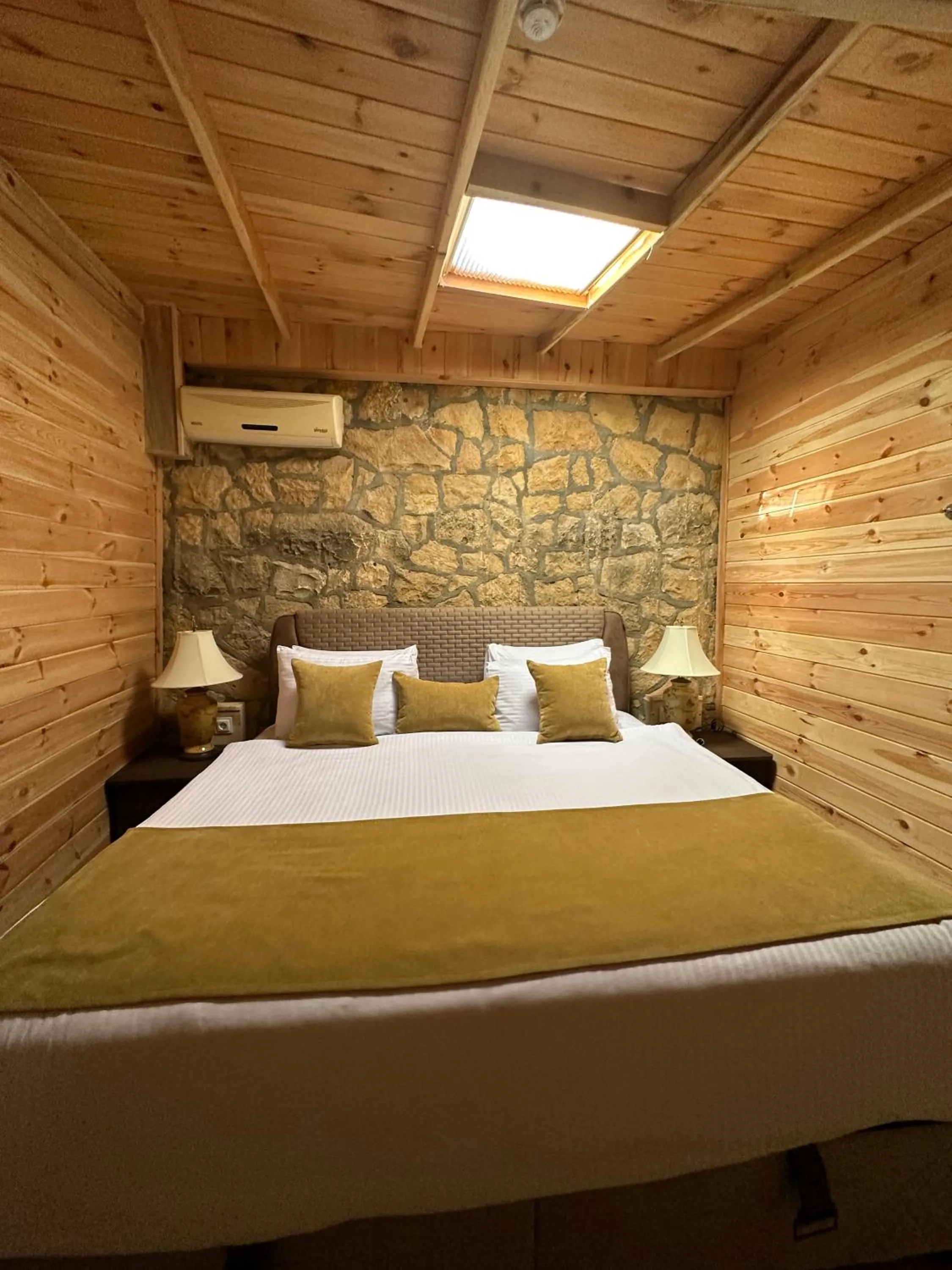 Bedroom, Bed in Suuyla Kazdagları