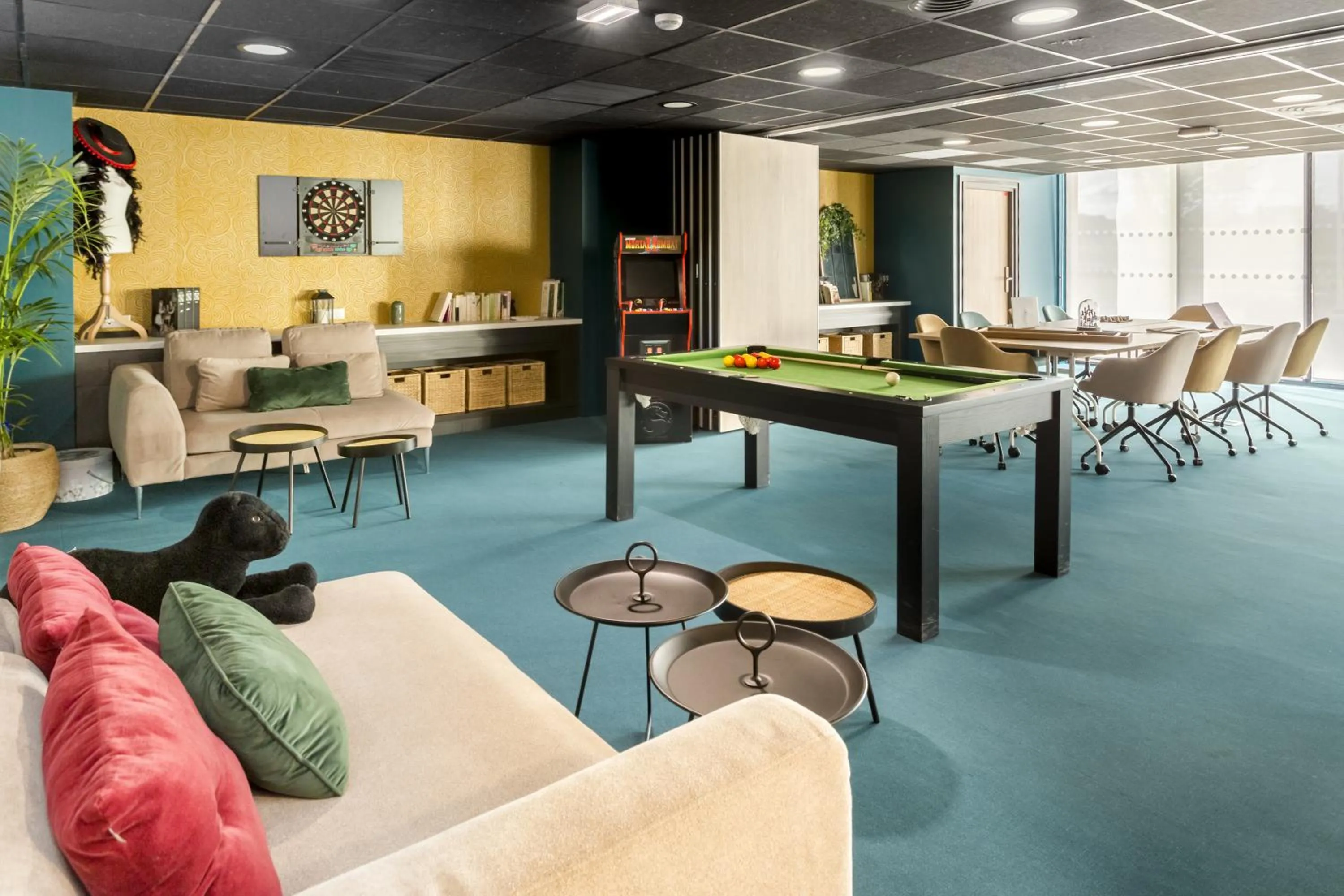 Billiard in Appart'City Collection Paris Roissy CDG Airport