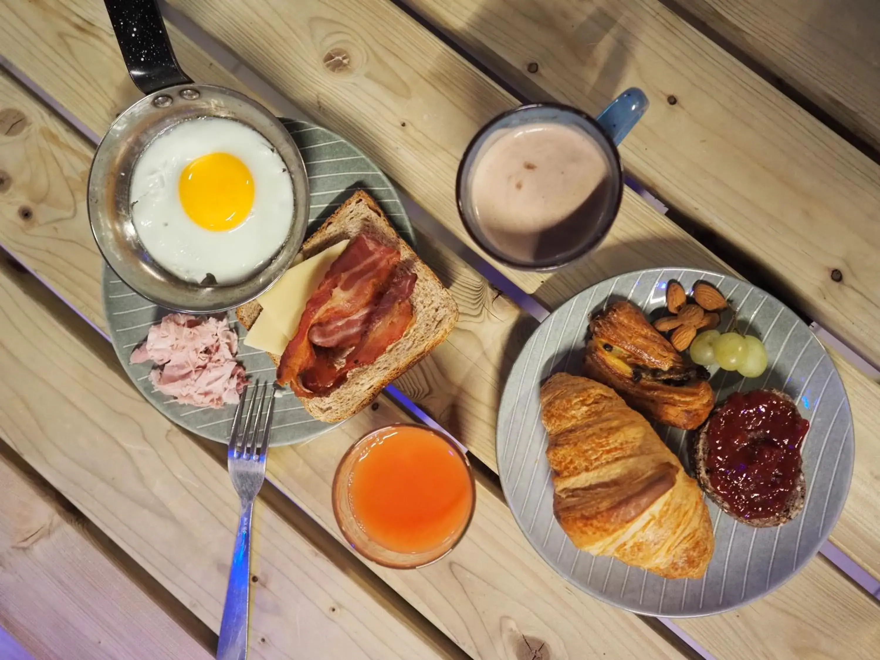 Breakfast in JOST Hôtel Lille Centre Breakfast in JOST Hôtel Lille Centre