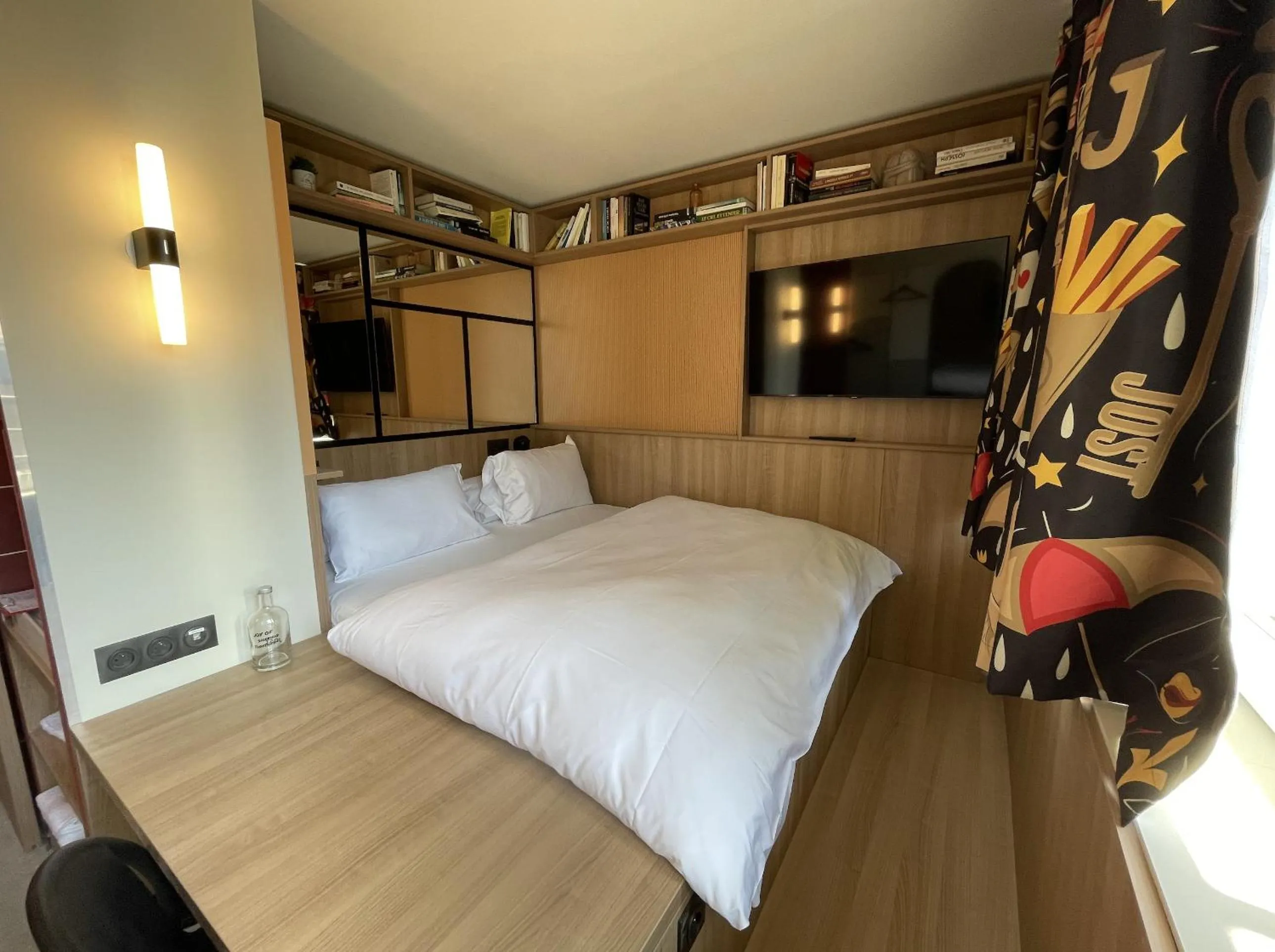 Bed in JOST Hôtel Lille Centre