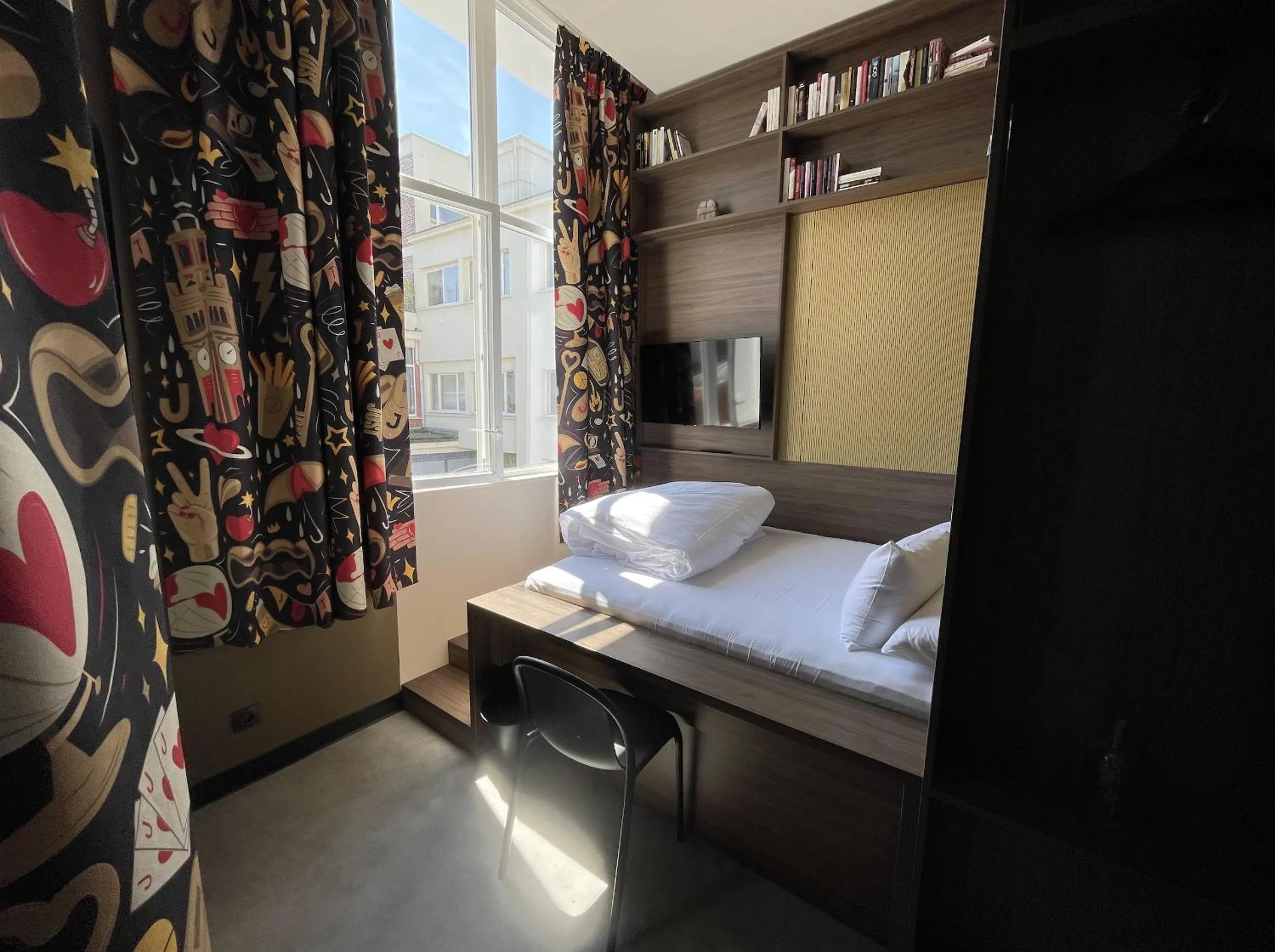 Photo of the whole room, Bed in JOST Hôtel Lille Centre
