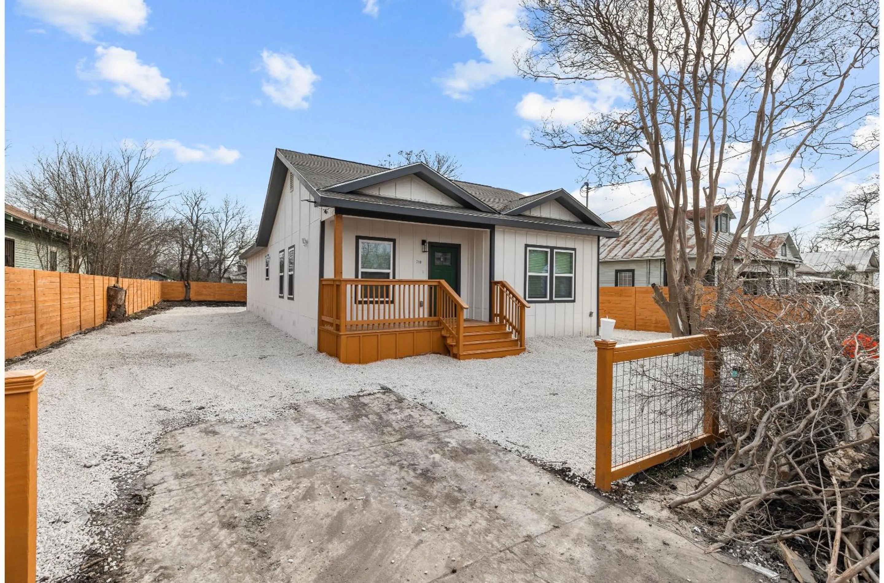Other in Charming Walkable 4 BR2.5 BA Near Dtown Riverwalk