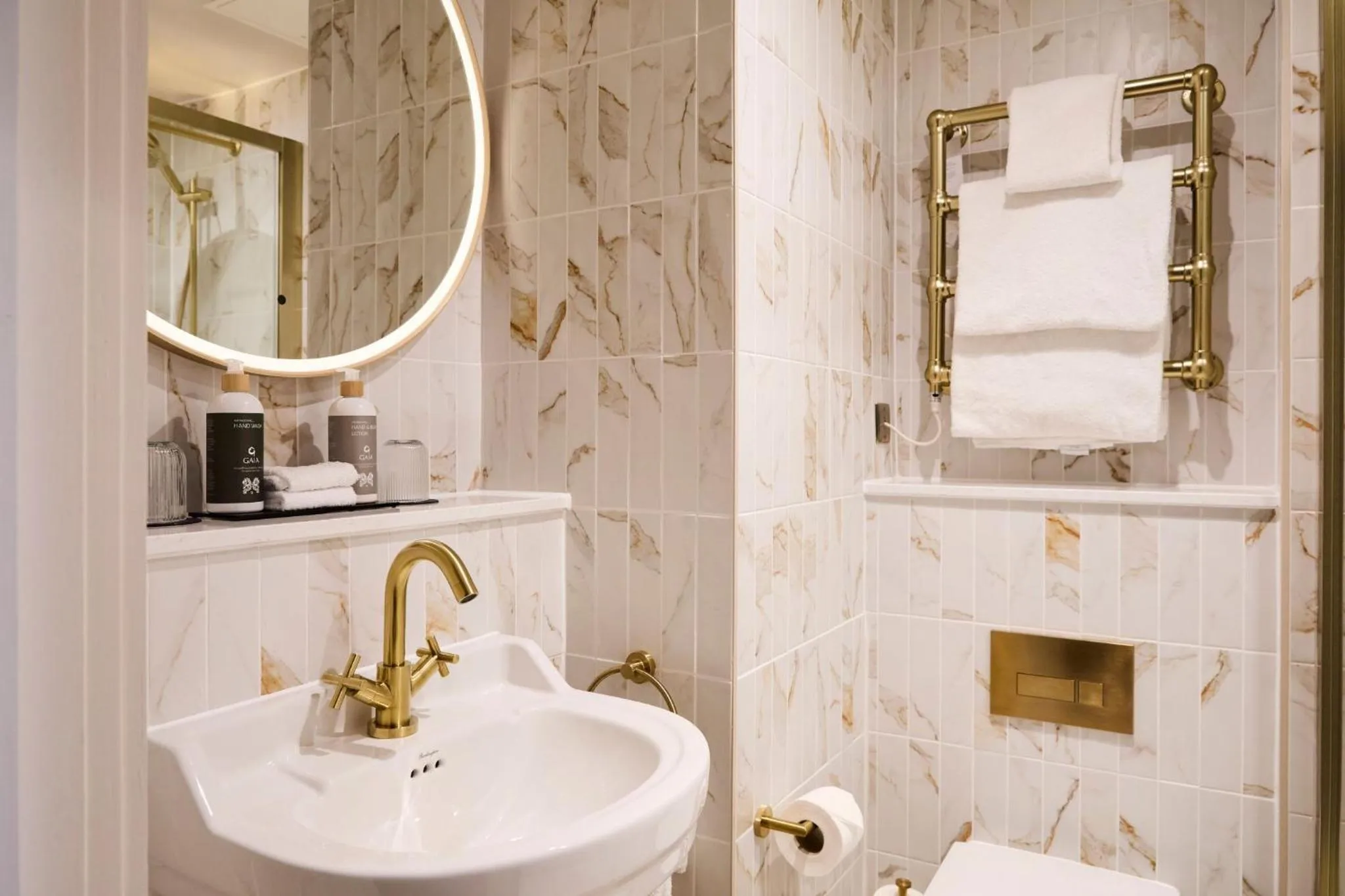 Bathroom in Francis Hotel Bath