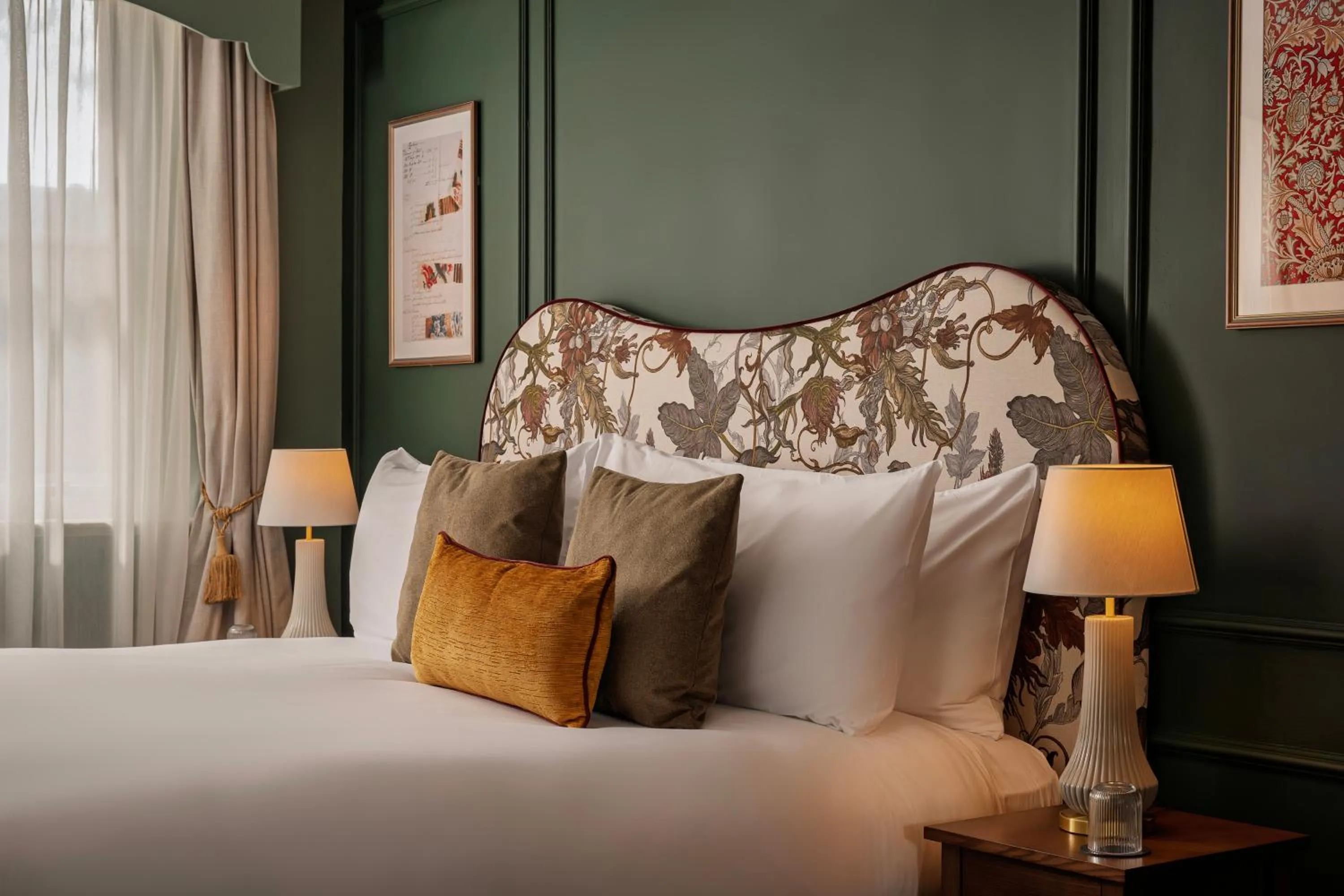 Bed in Francis Hotel Bath