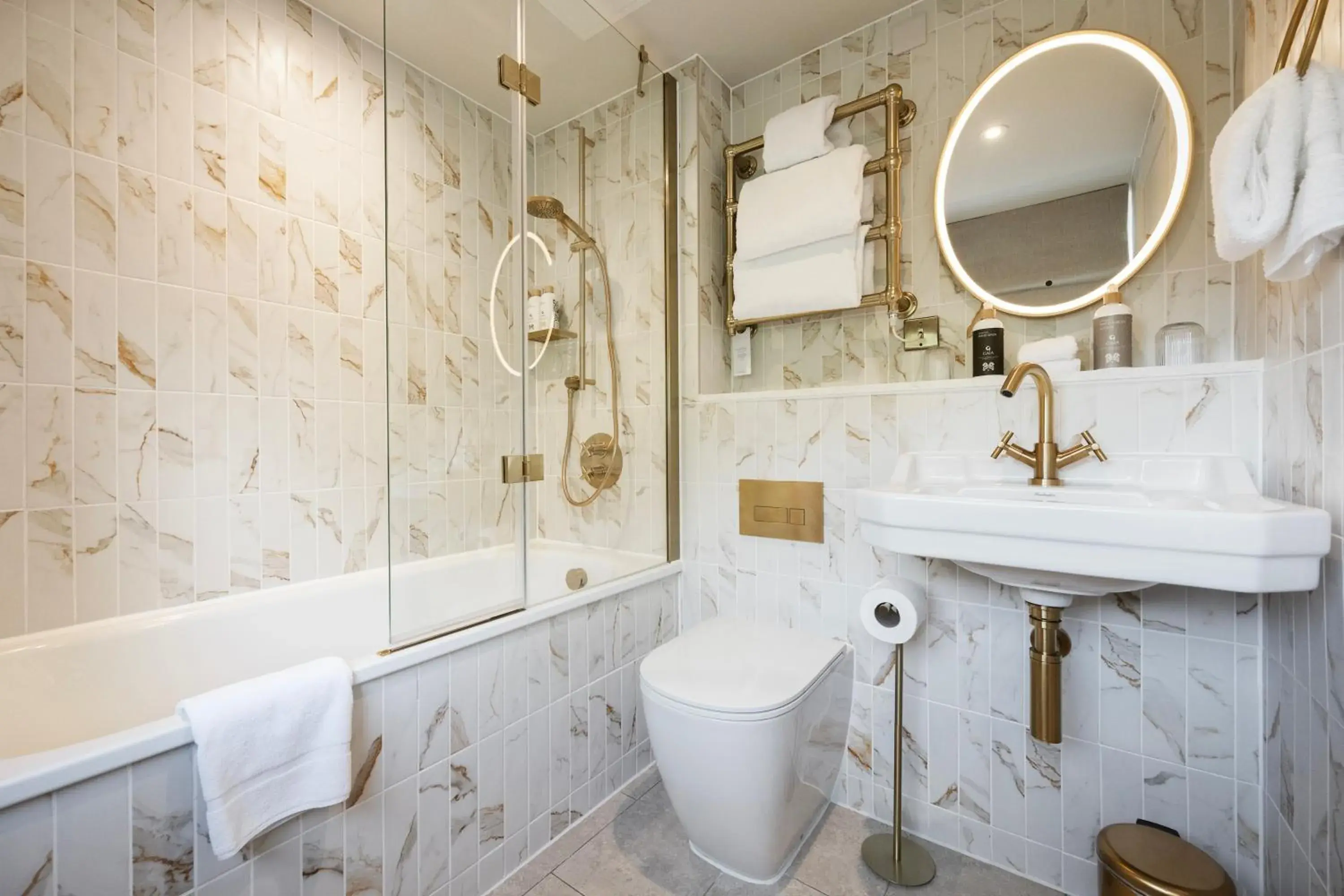 Bathroom in Francis Hotel Bath Bathroom in Francis Hotel Bath