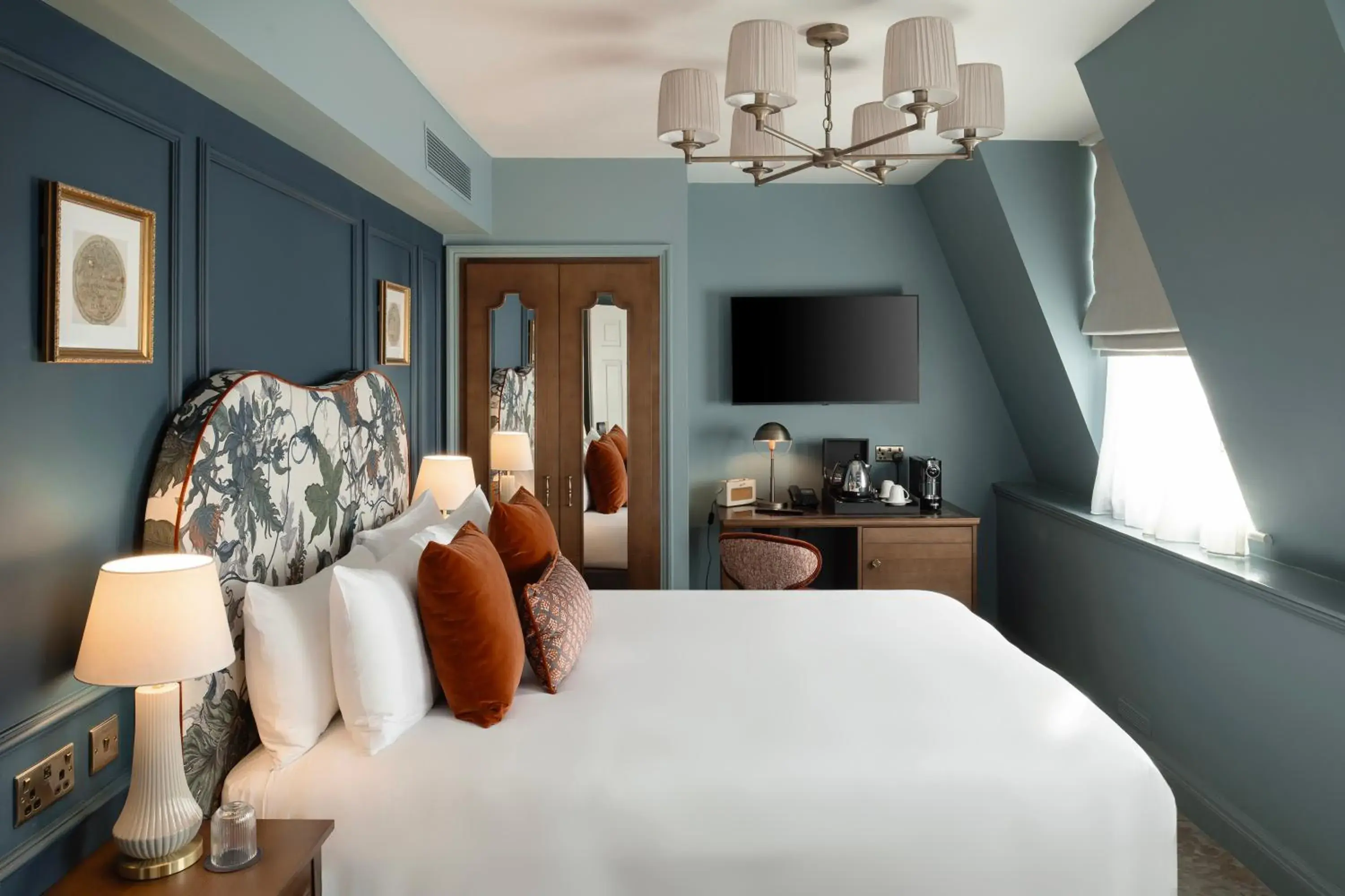 Bed in Francis Hotel Bath Bed in Francis Hotel Bath