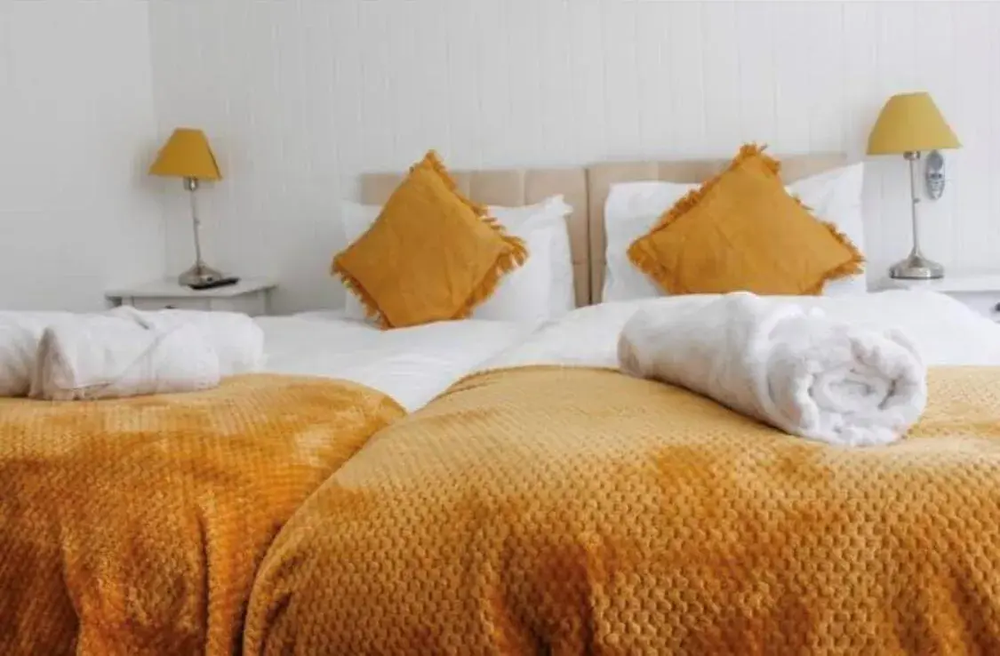 Bedroom, Bed in Wheatsheaf Hotel Bedroom, Bed in Wheatsheaf Hotel