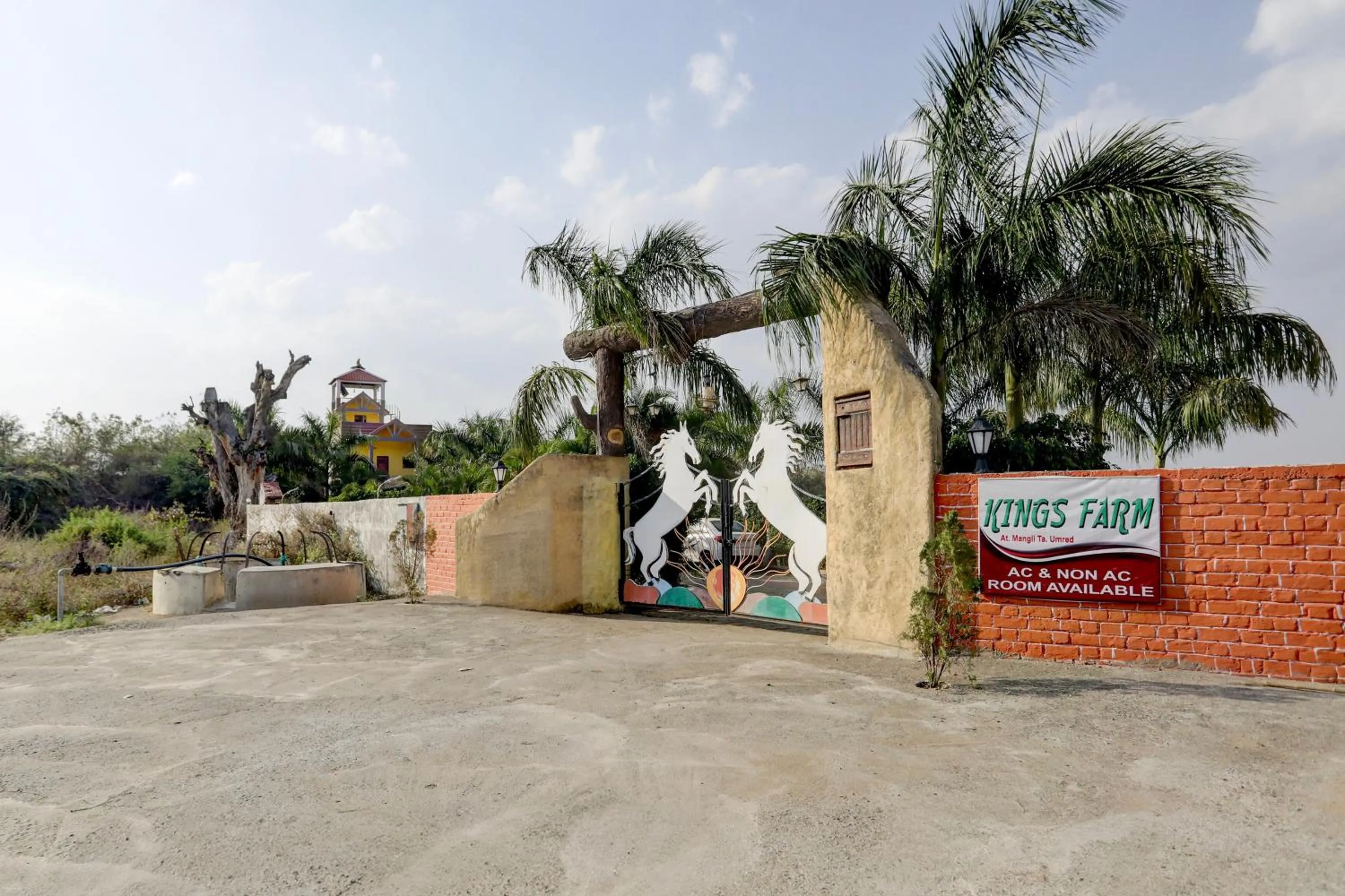 Facade/entrance in Hotel O Kings Farm