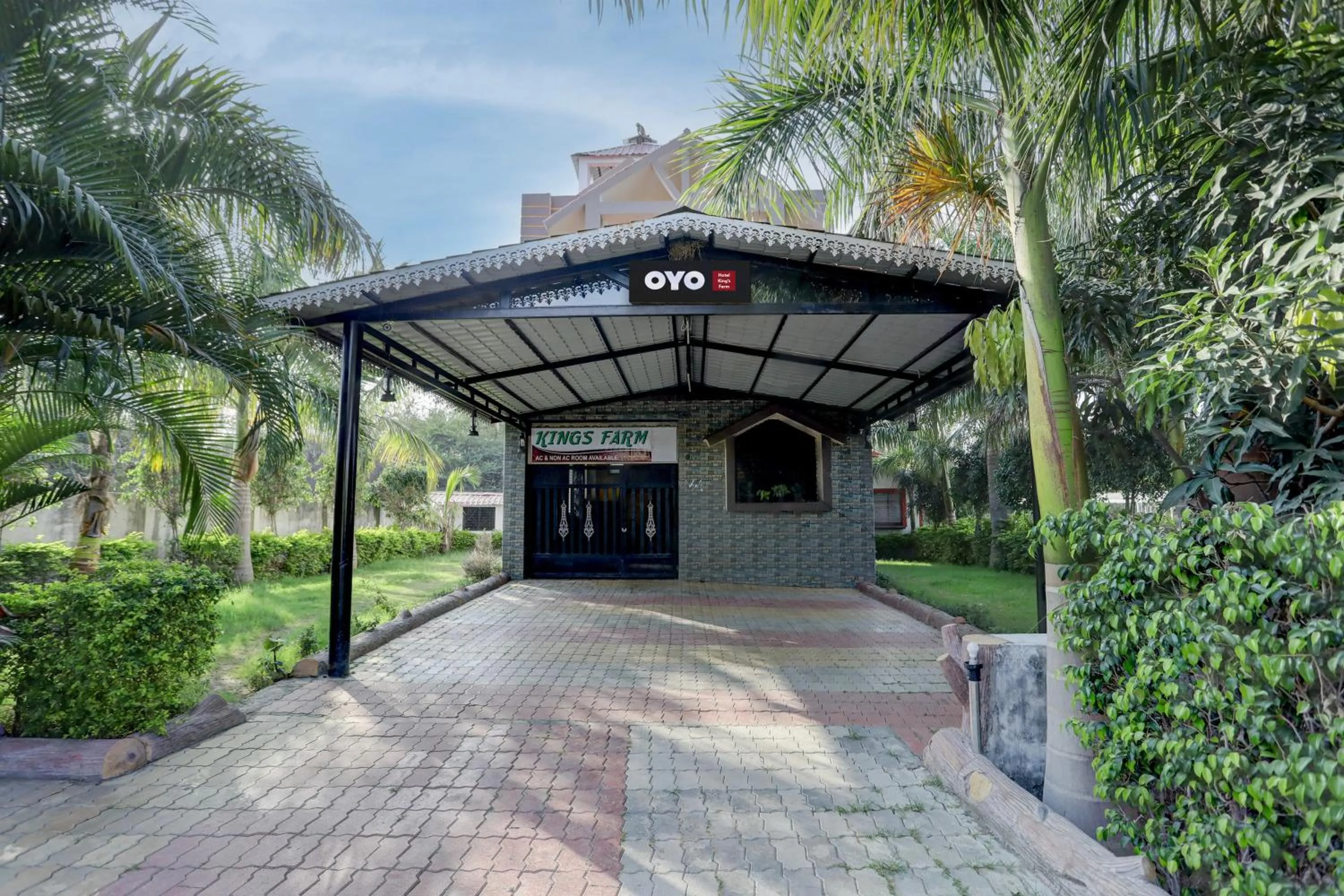 Facade/entrance in Hotel O Kings Farm