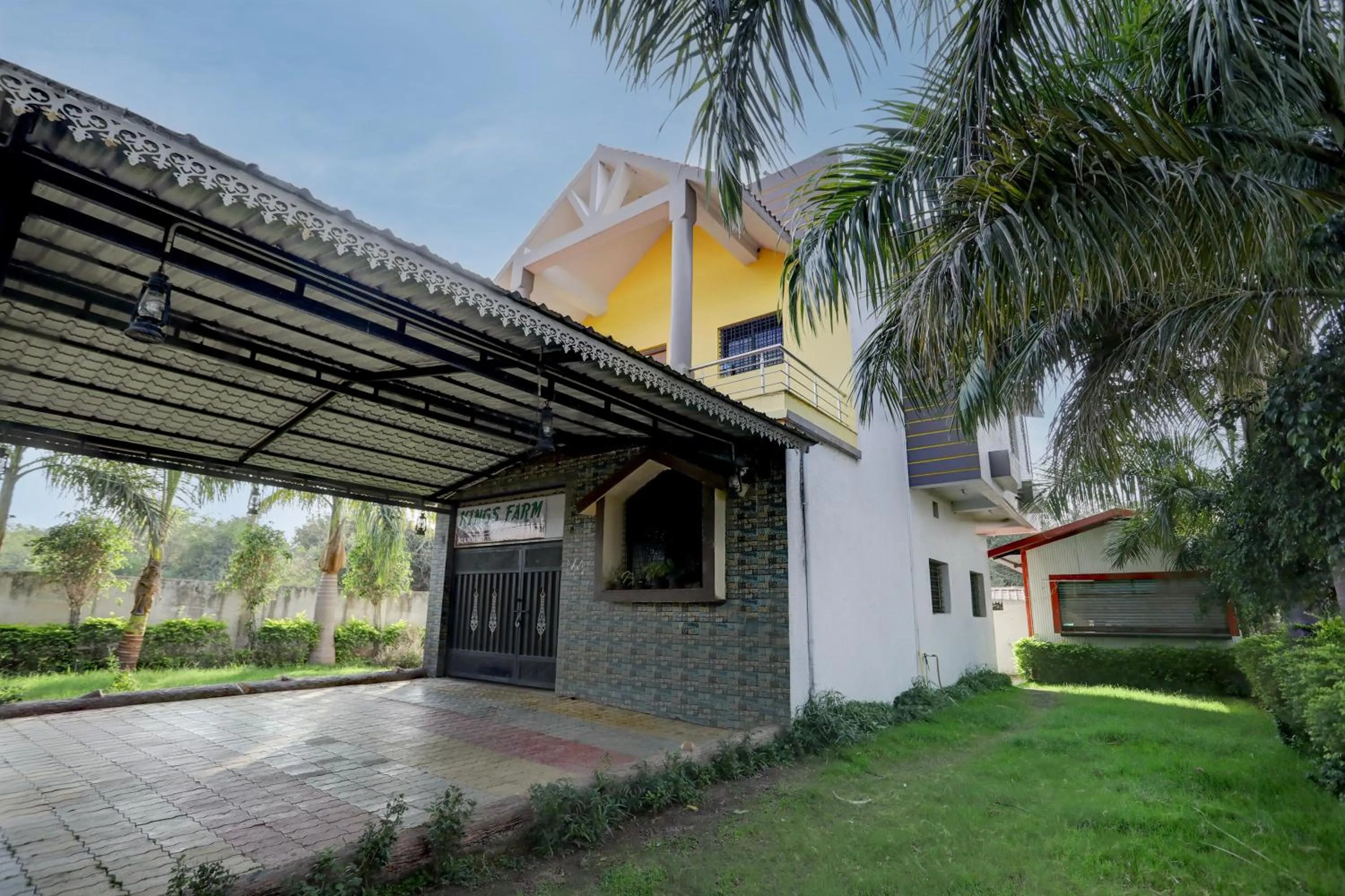 Facade/entrance in Hotel O Kings Farm