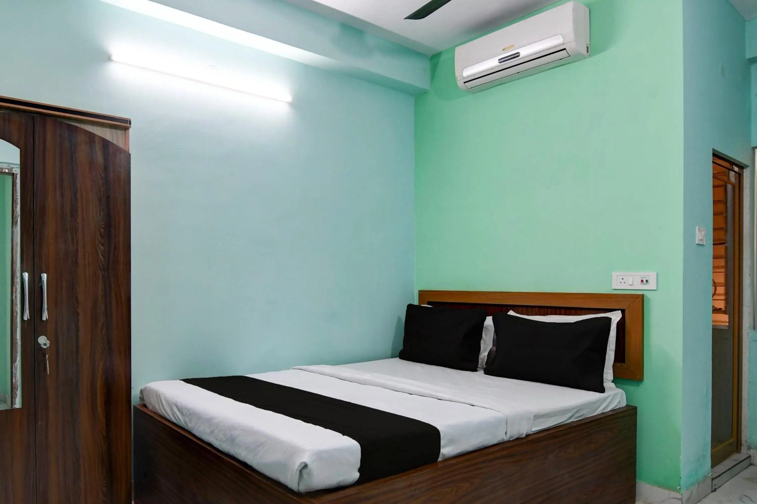 Bedroom, Bed in Hotel O Relax Inn