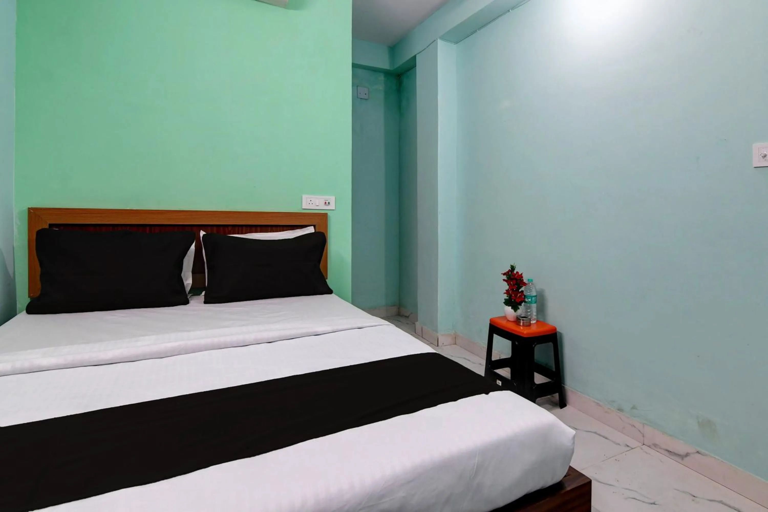 Bathroom, Bed in Hotel O Relax Inn