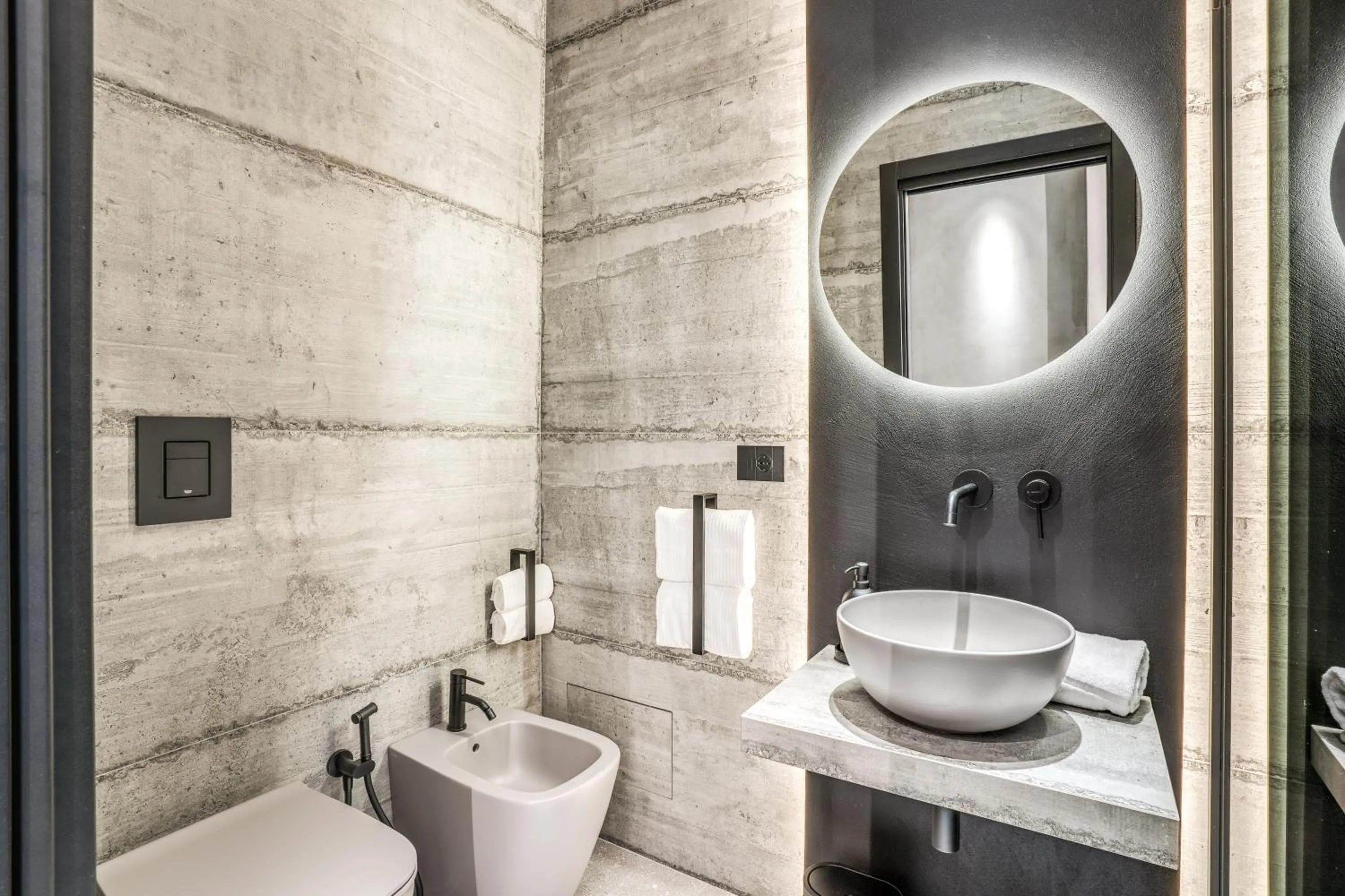Shower in Gallery Experience Napoli