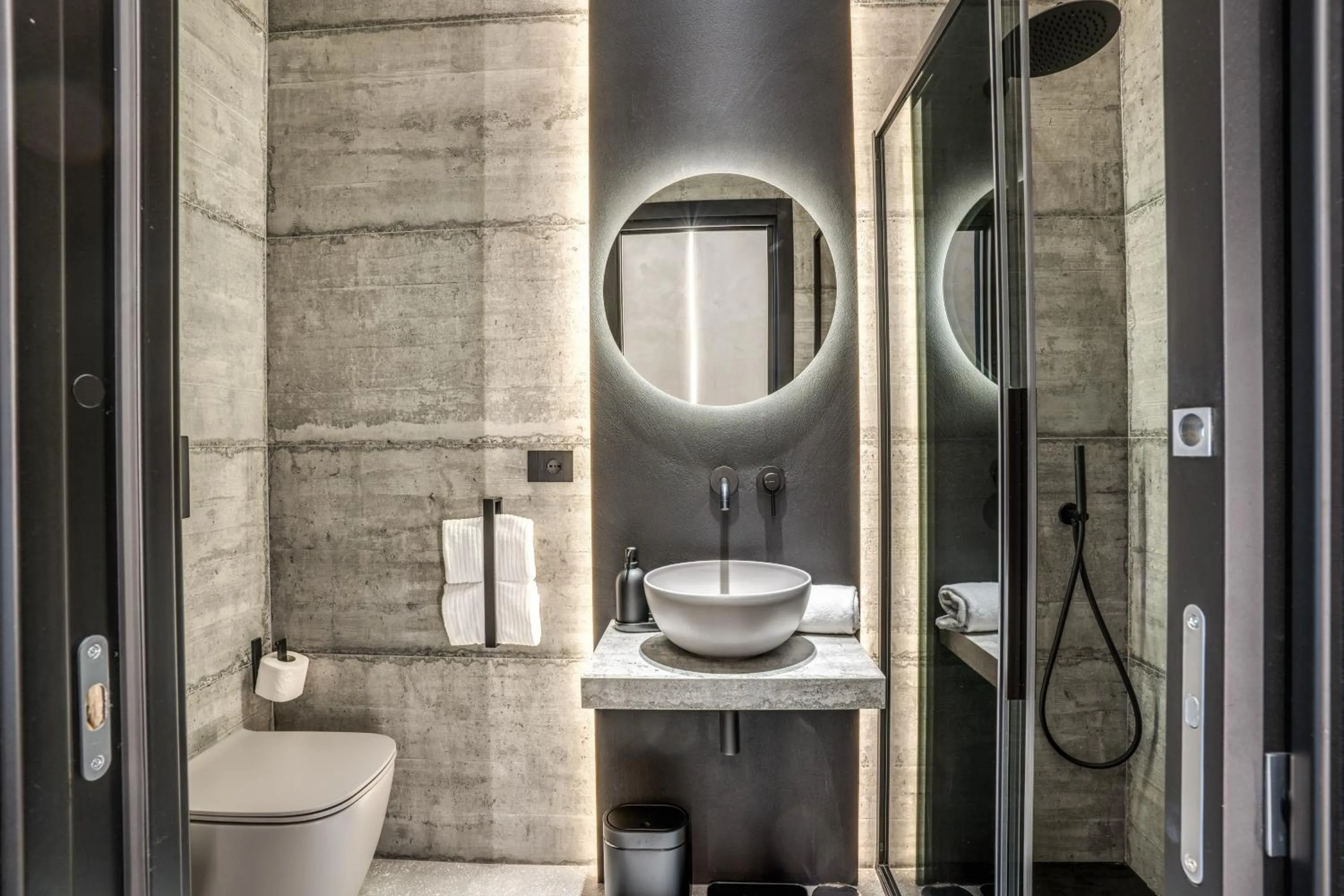 Shower in Gallery Experience Napoli