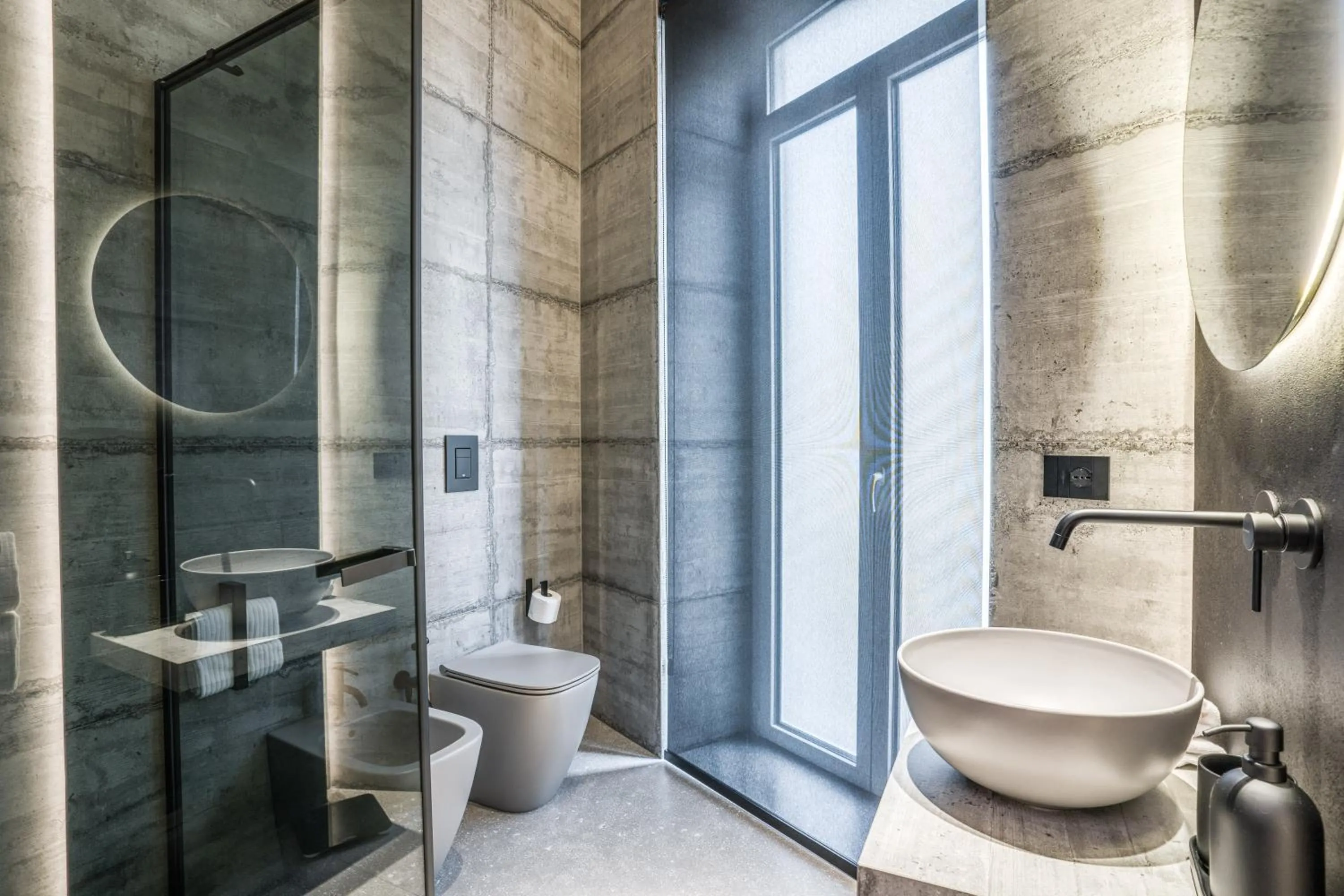 Shower in Gallery Experience Napoli