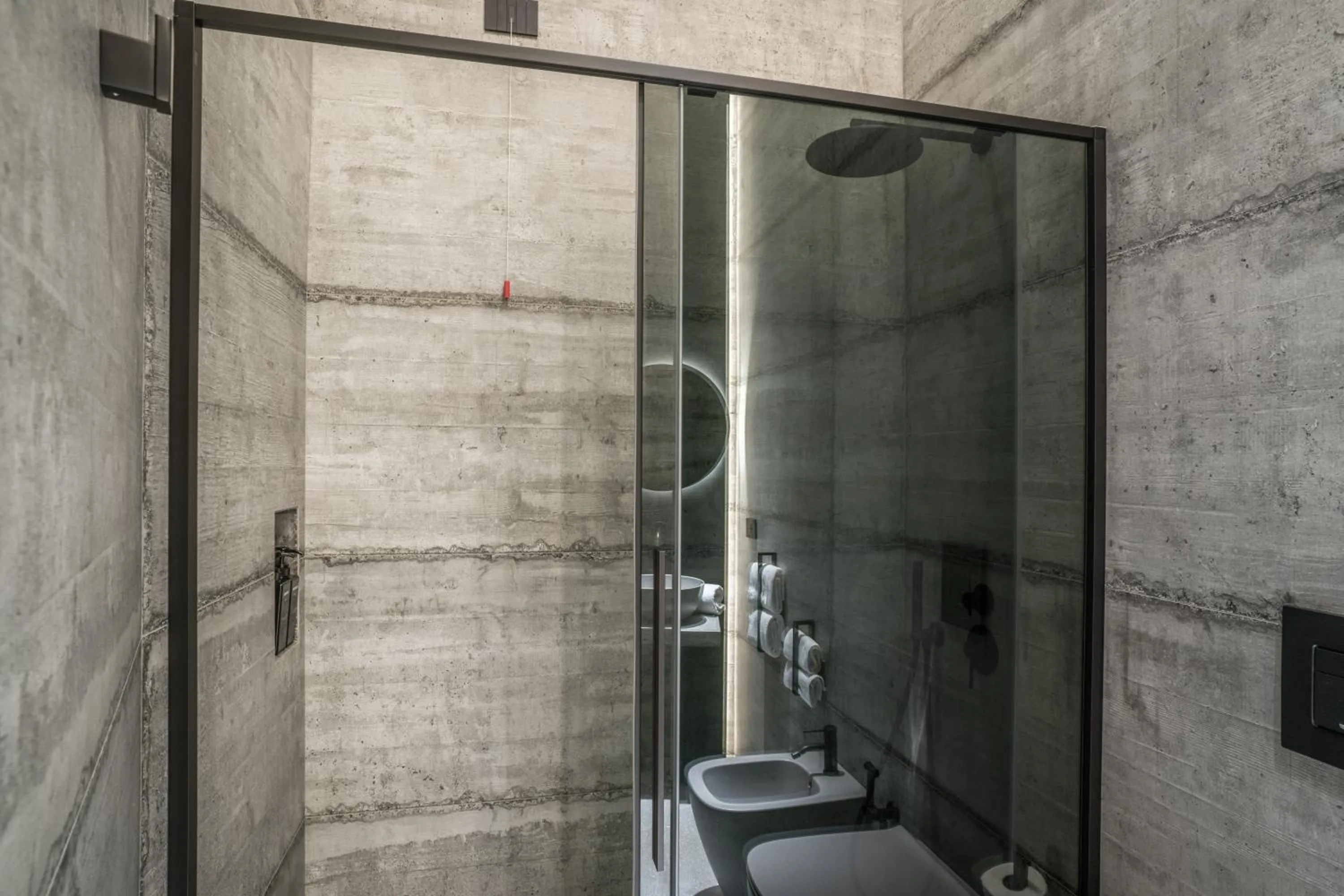 Shower in Gallery Experience Napoli