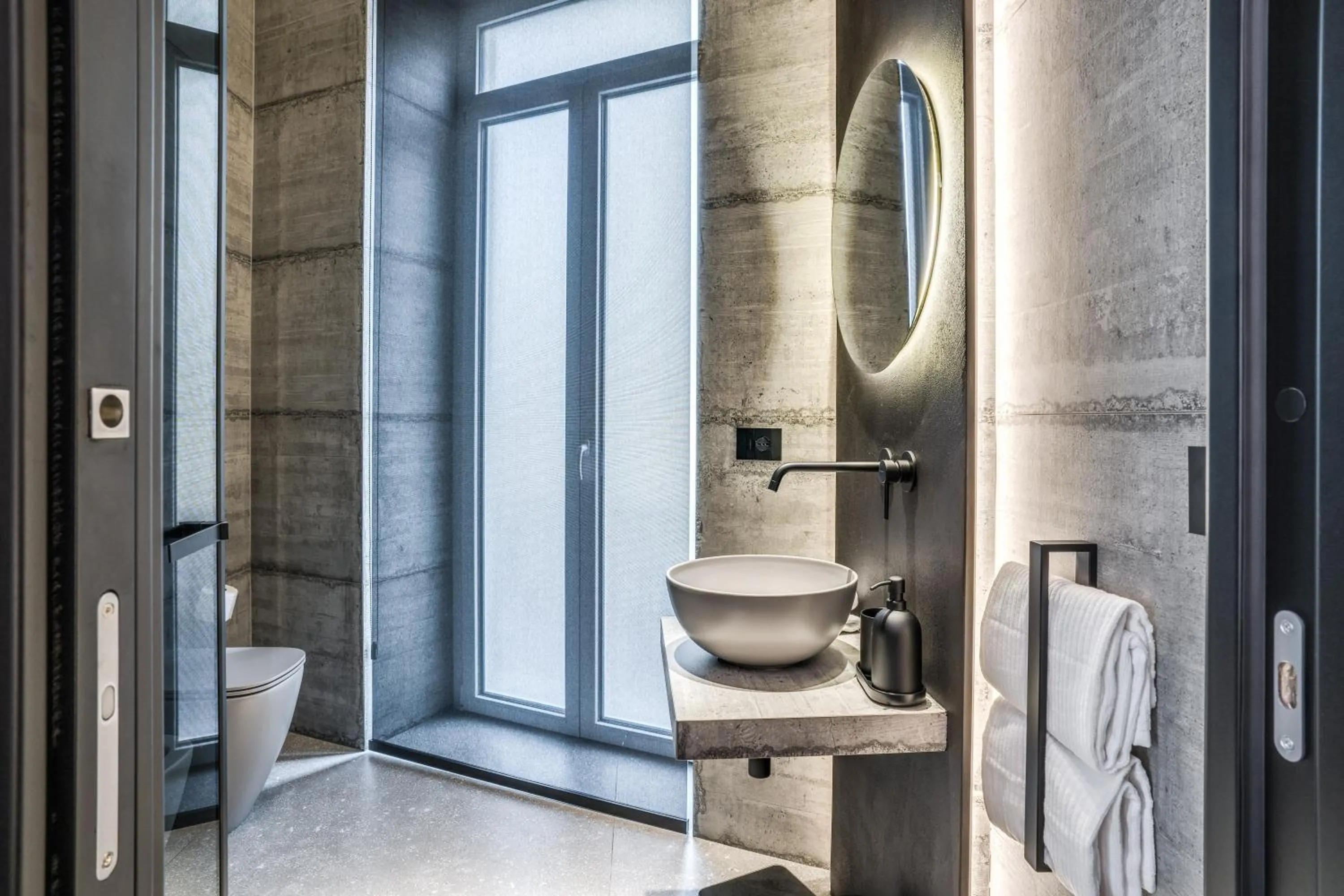 Shower in Gallery Experience Napoli