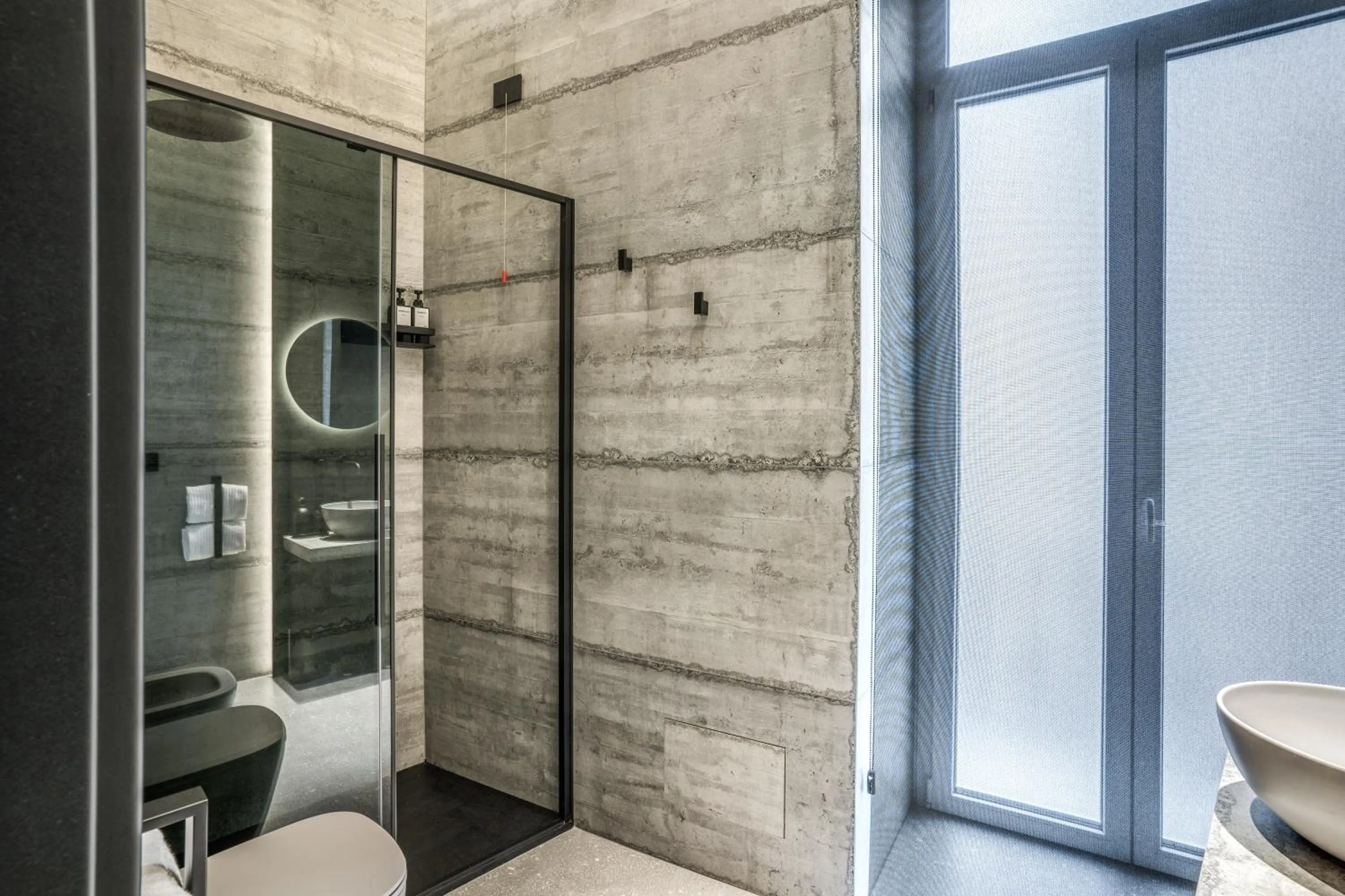 Shower in Gallery Experience Napoli