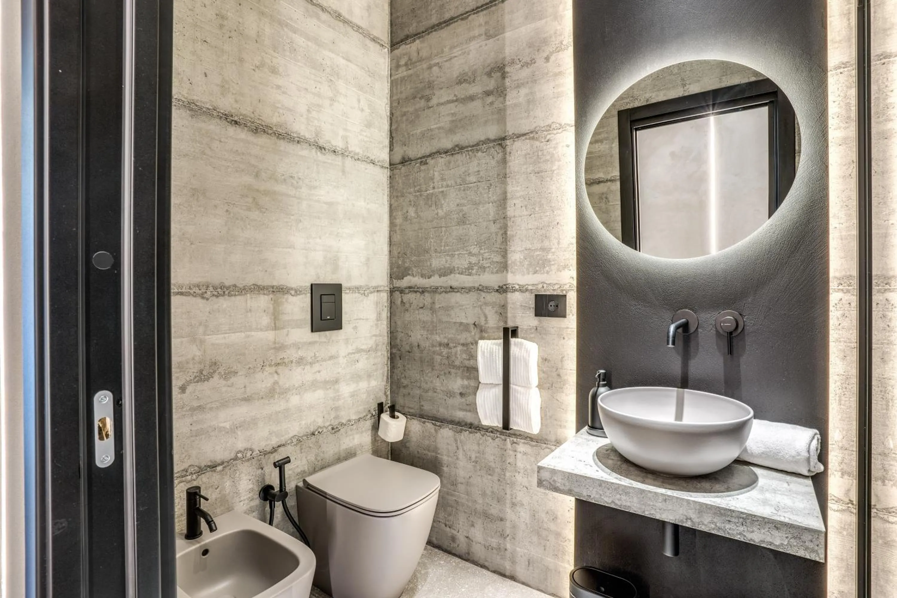 Shower in Gallery Experience Napoli