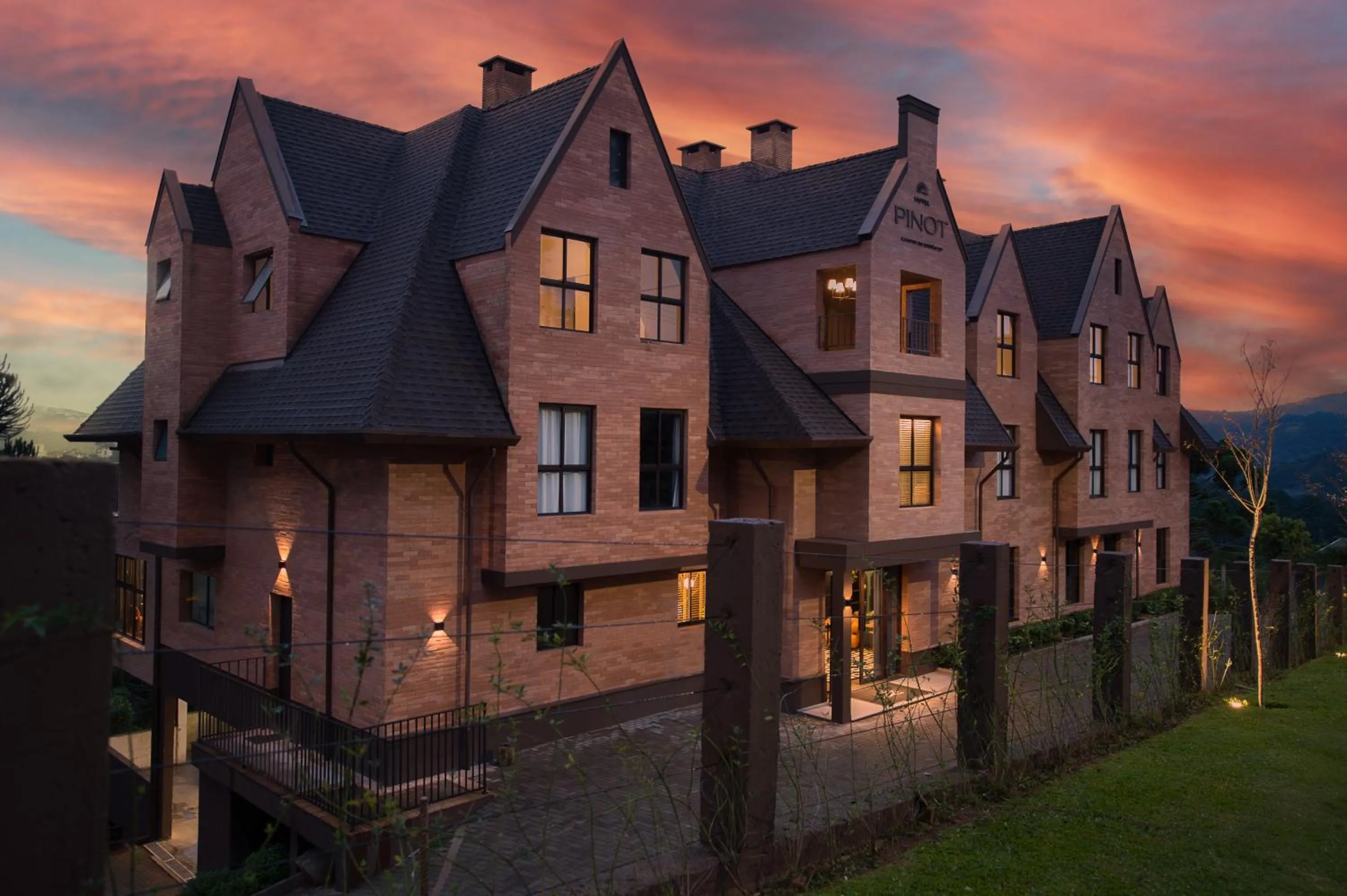 Pinot Hotel