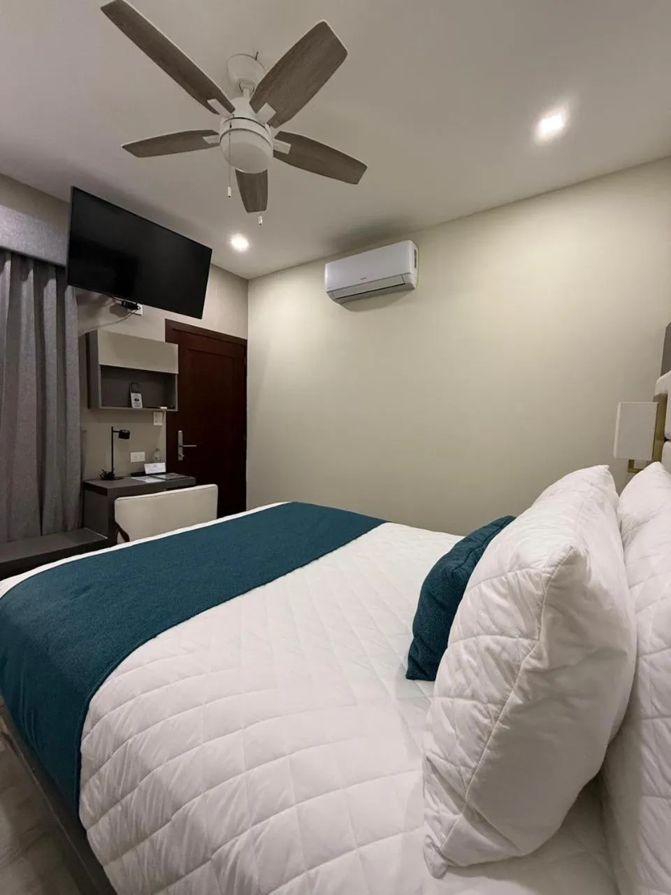 Decorative detail, Bed in Hotel Tepeu