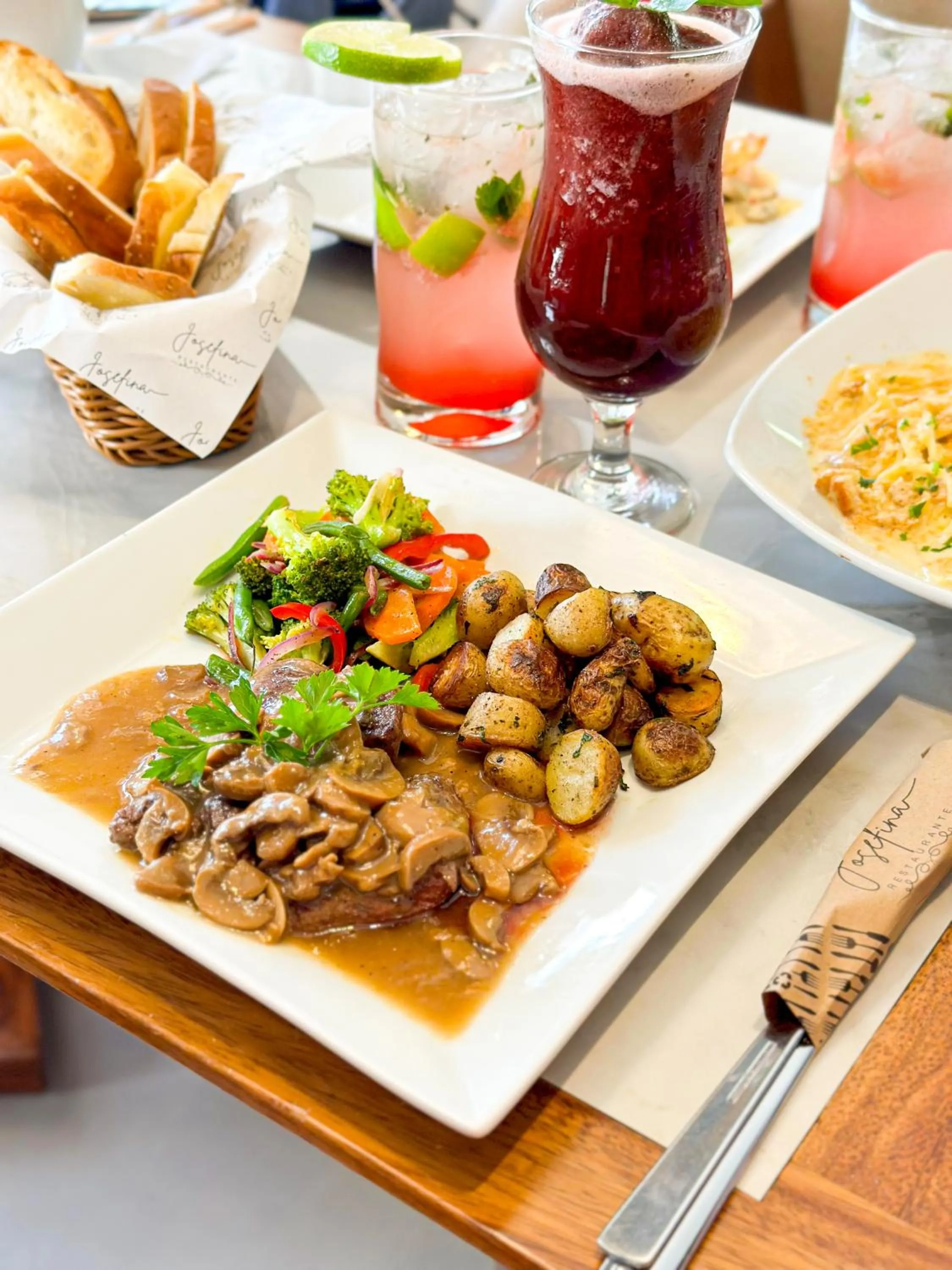 Restaurant/places to eat in Hotel Tepeu