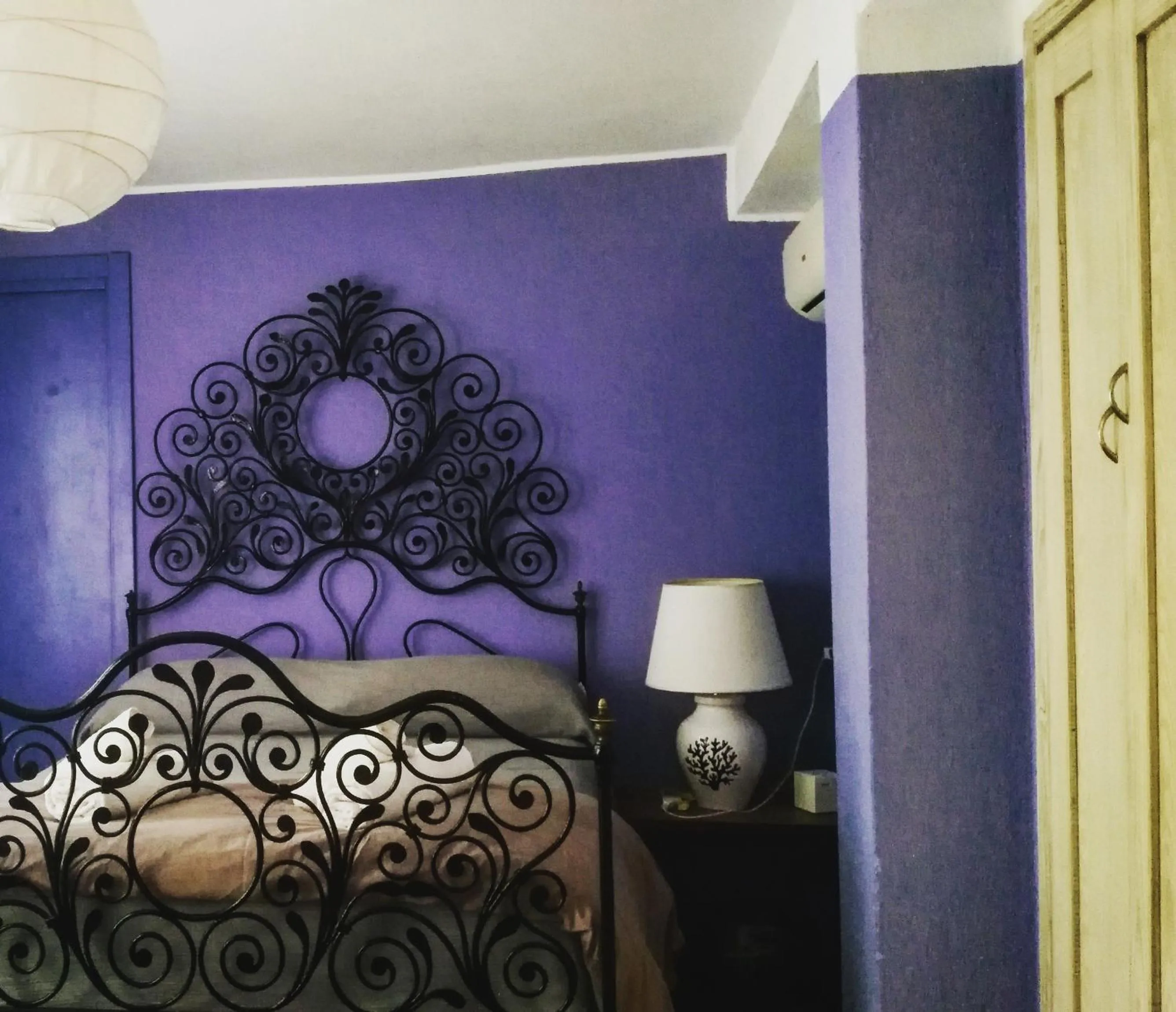 Bed in B&B Domus de Janas Santa Teresa Gallura