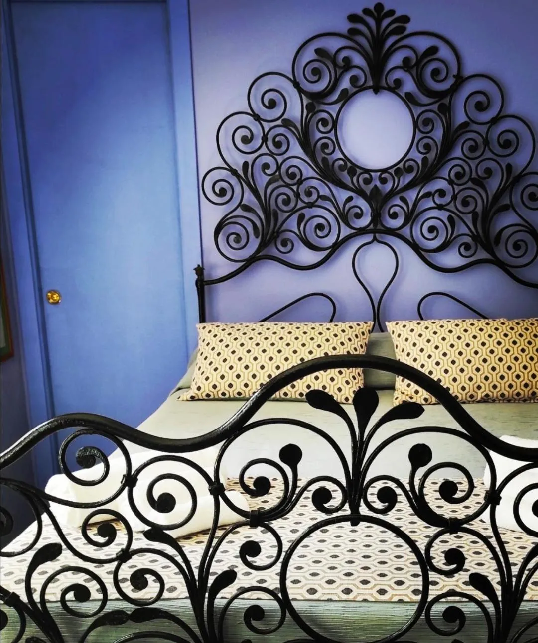 Bed in B&B Domus de Janas Santa Teresa Gallura