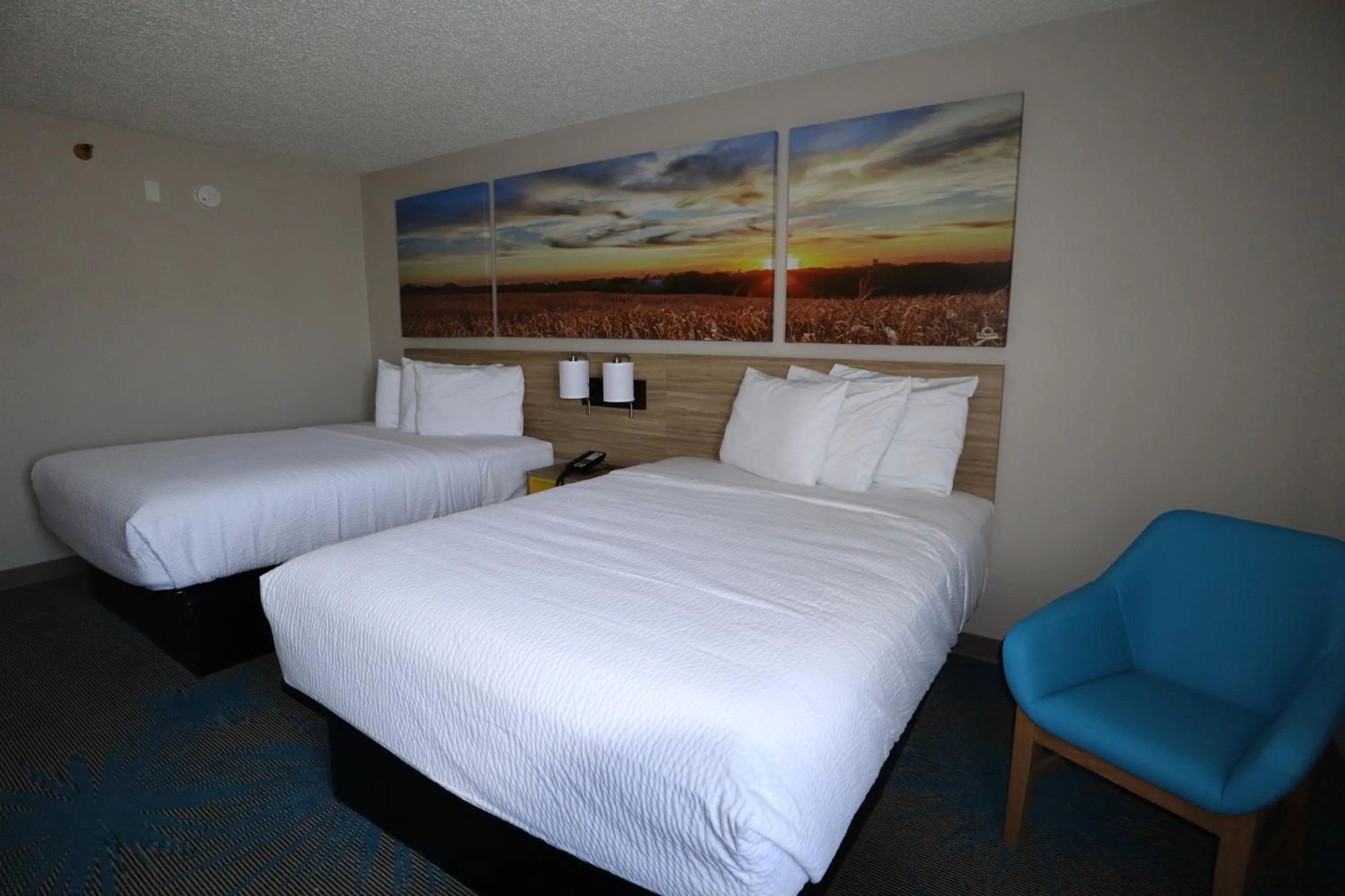 Seating area, Bed in Days Inn by Wyndham Mandan Bismarck Area