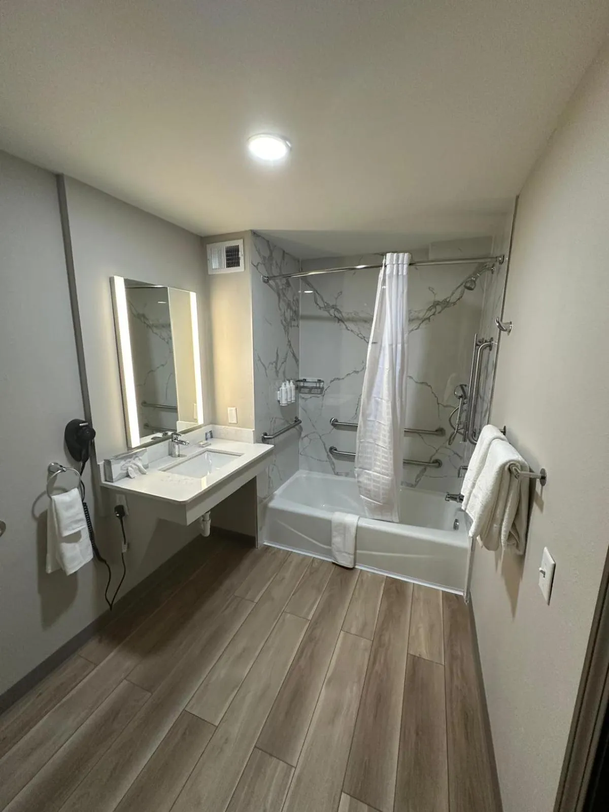 Shower in Days Inn by Wyndham Mandan Bismarck Area