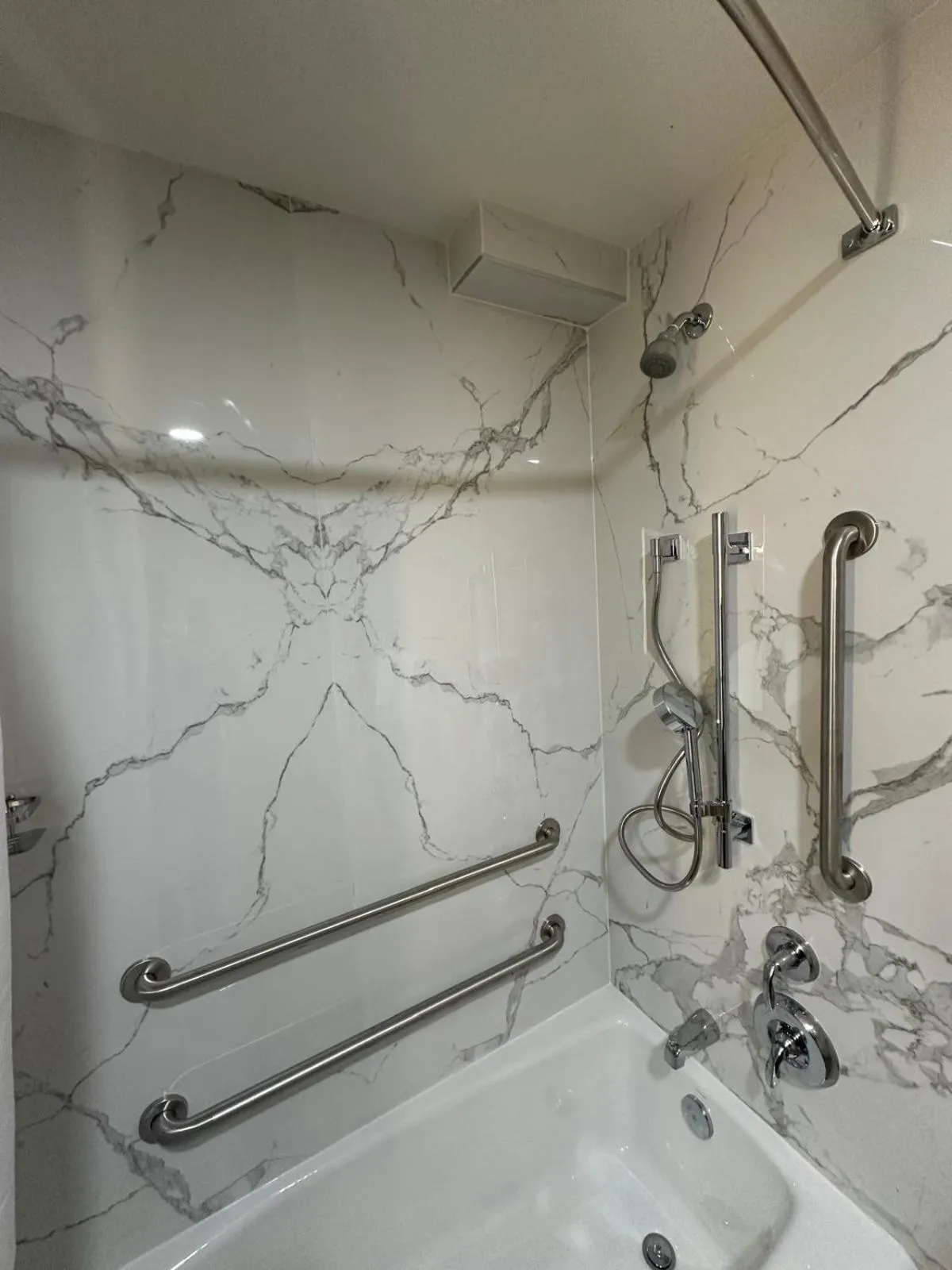 Shower in Days Inn by Wyndham Mandan Bismarck Area