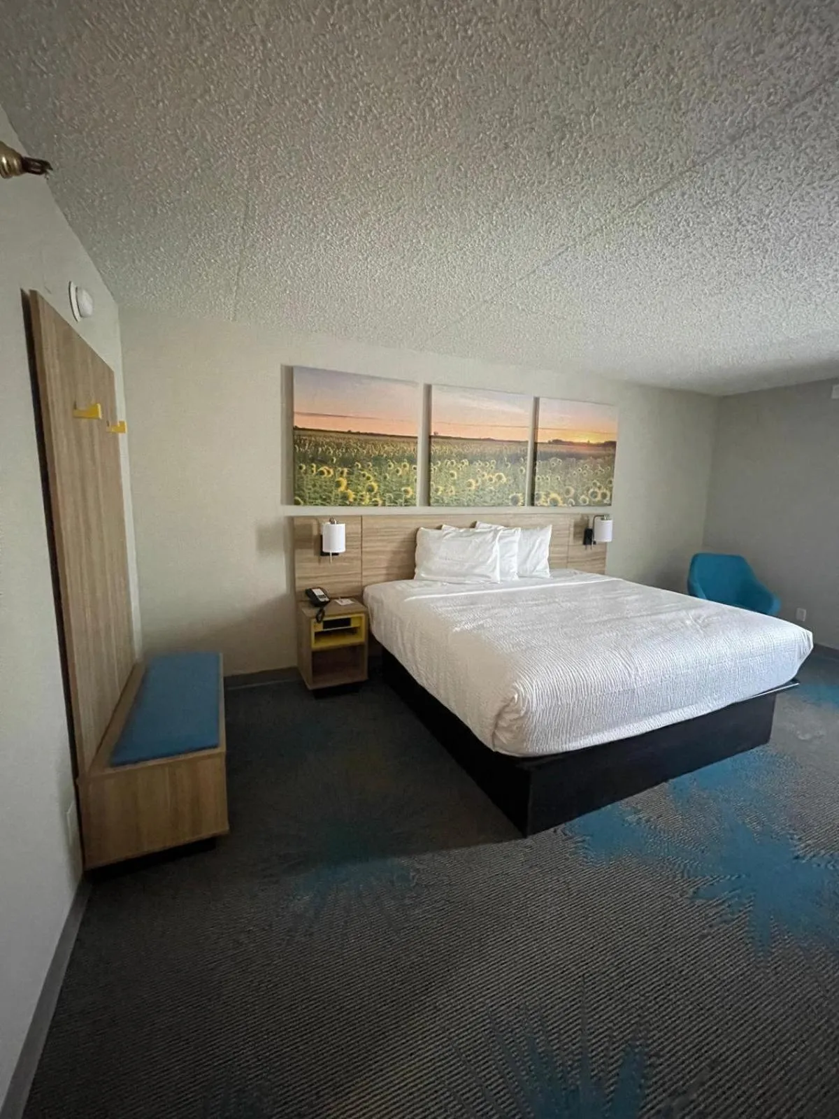 Bed in Days Inn by Wyndham Mandan Bismarck Area