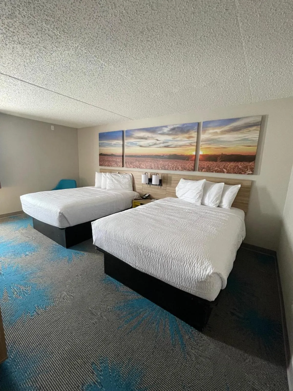 Photo of the whole room, Bed in Days Inn by Wyndham Mandan Bismarck Area