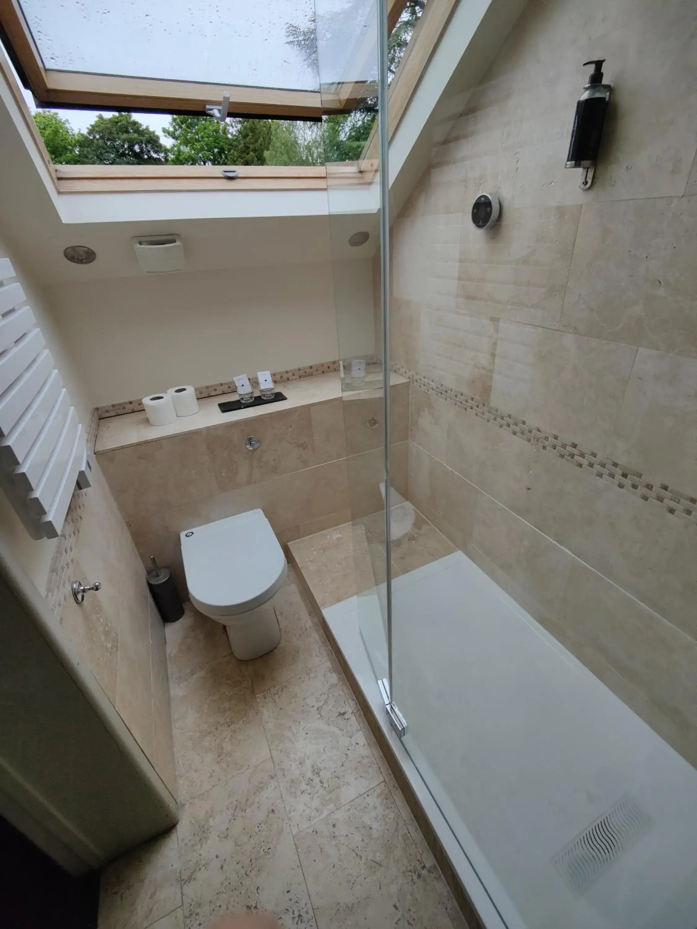 Executive King Room with Garden or City View in Dorian House Boutique B&B - Free Parking! Executive King Room with Garden or City View in Dorian House Boutique B&B - Free Parking!