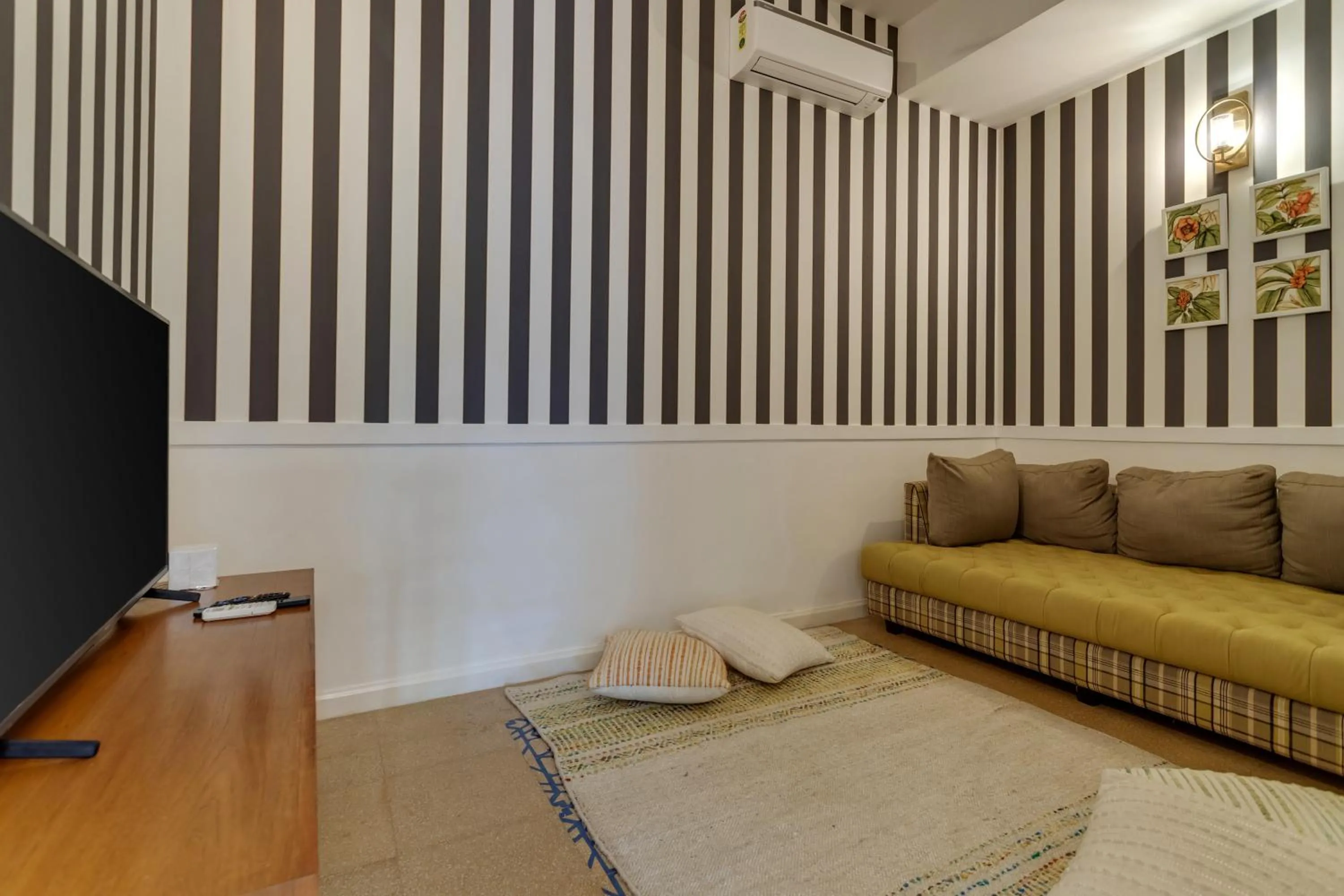 Communal lounge/ TV room in HIREAVILLA Villa Inaari - 5BHK with Private Pool in Anjuna
