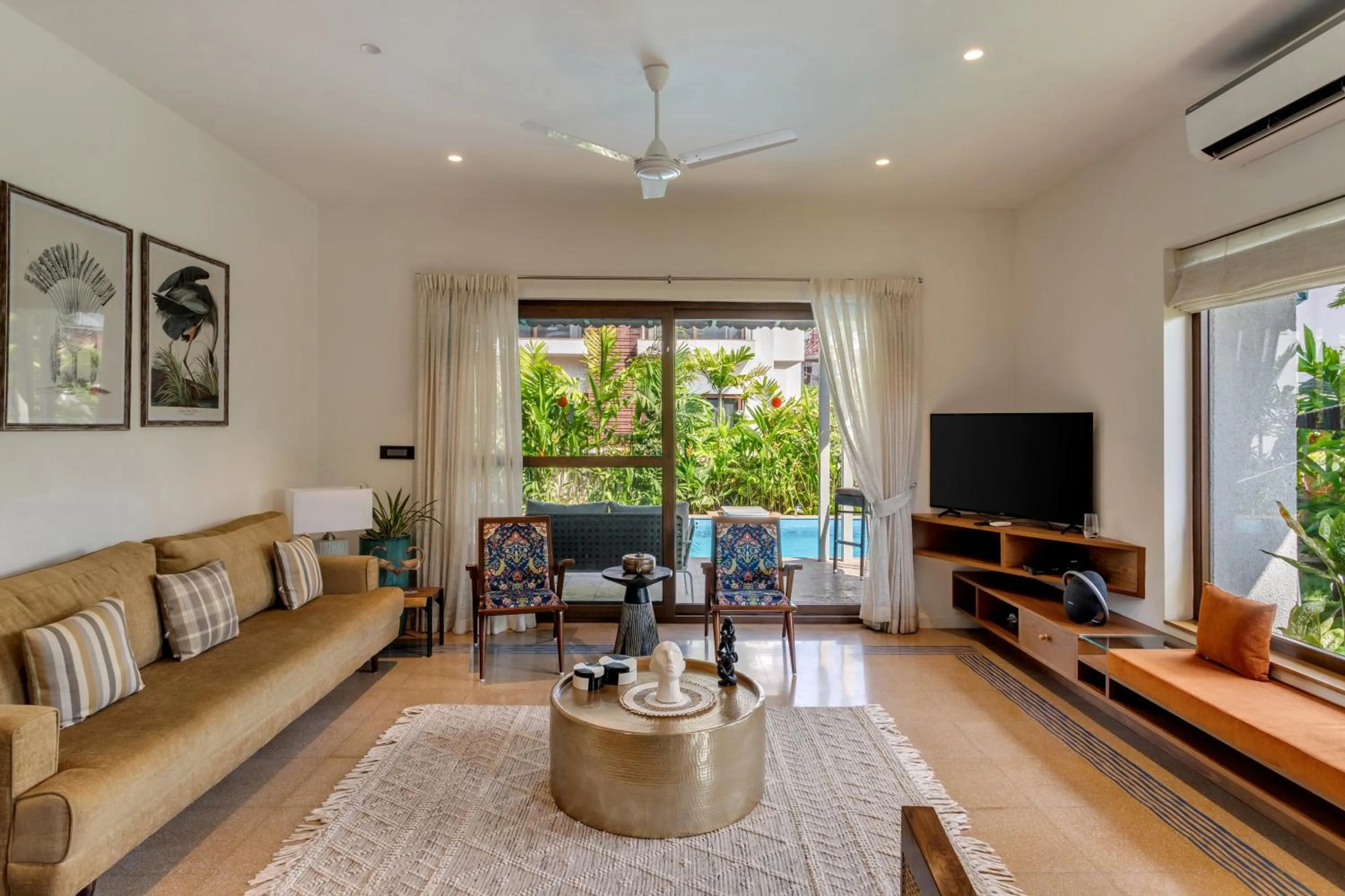 TV and multimedia in HIREAVILLA Villa Inaari - 5BHK with Private Pool in Anjuna