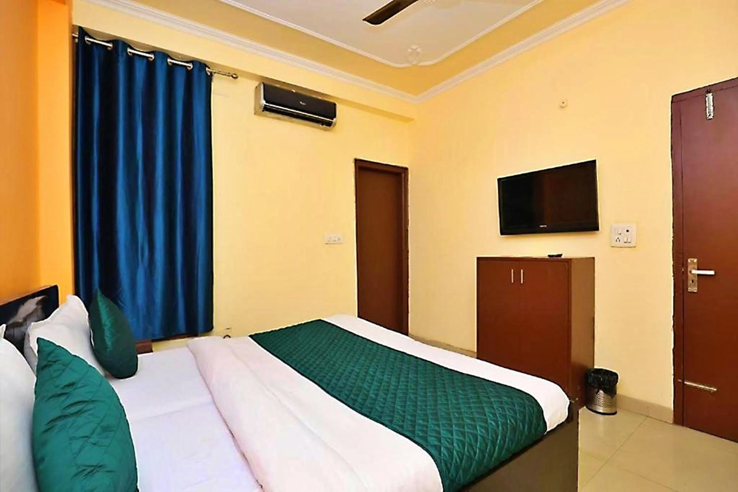 Bed in Hotel Sunlight Inn