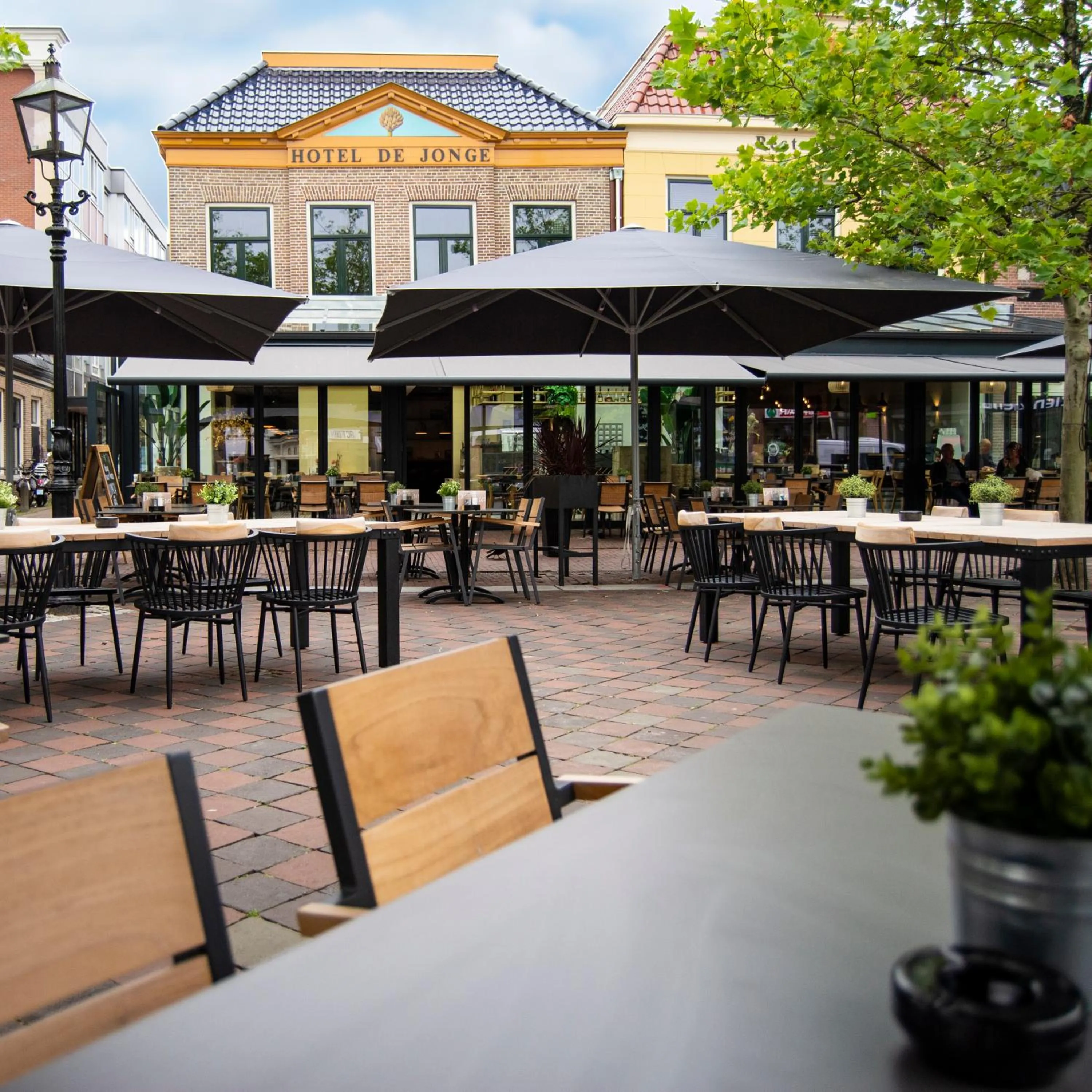 Restaurant/places to eat in City Hotel de Jonge
