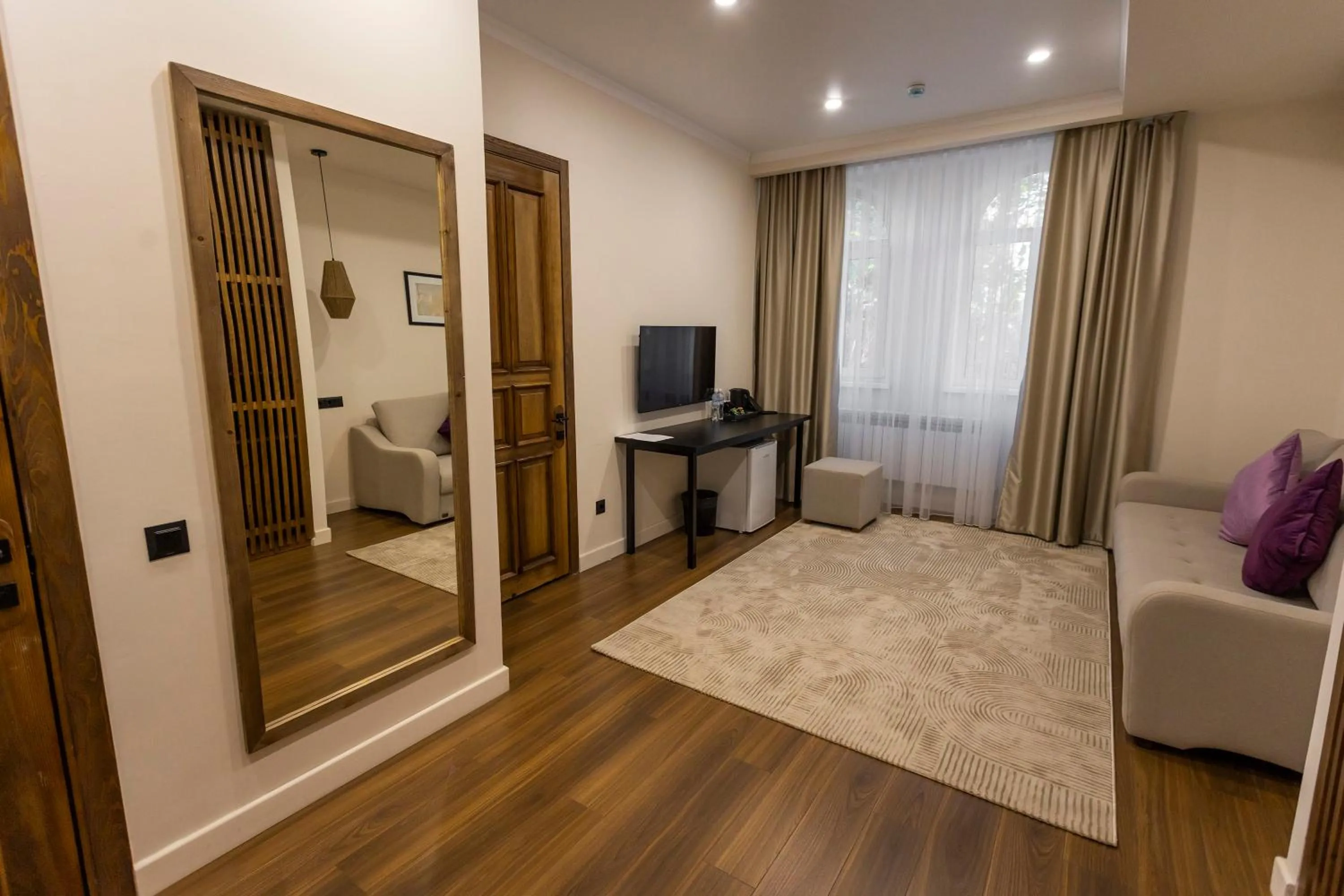 Photo of the whole room in Akjola