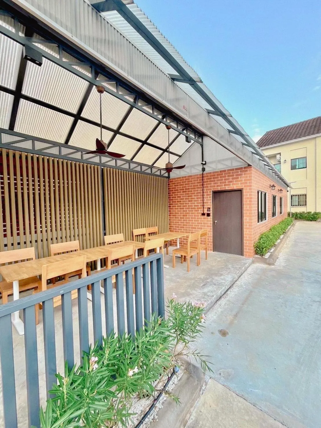 Restaurant/places to eat in Calamint Residence Hotel ( คาลามิ้นท์)