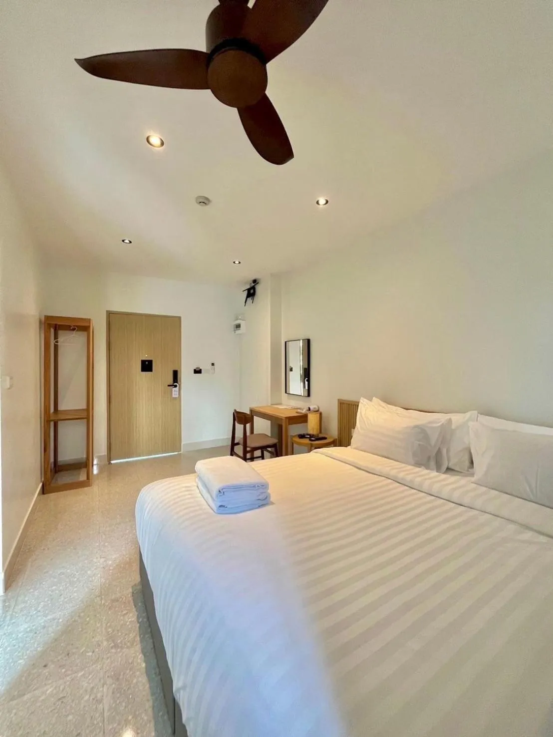 TV and multimedia, Bed in Calamint Residence Hotel ( คาลามิ้นท์)