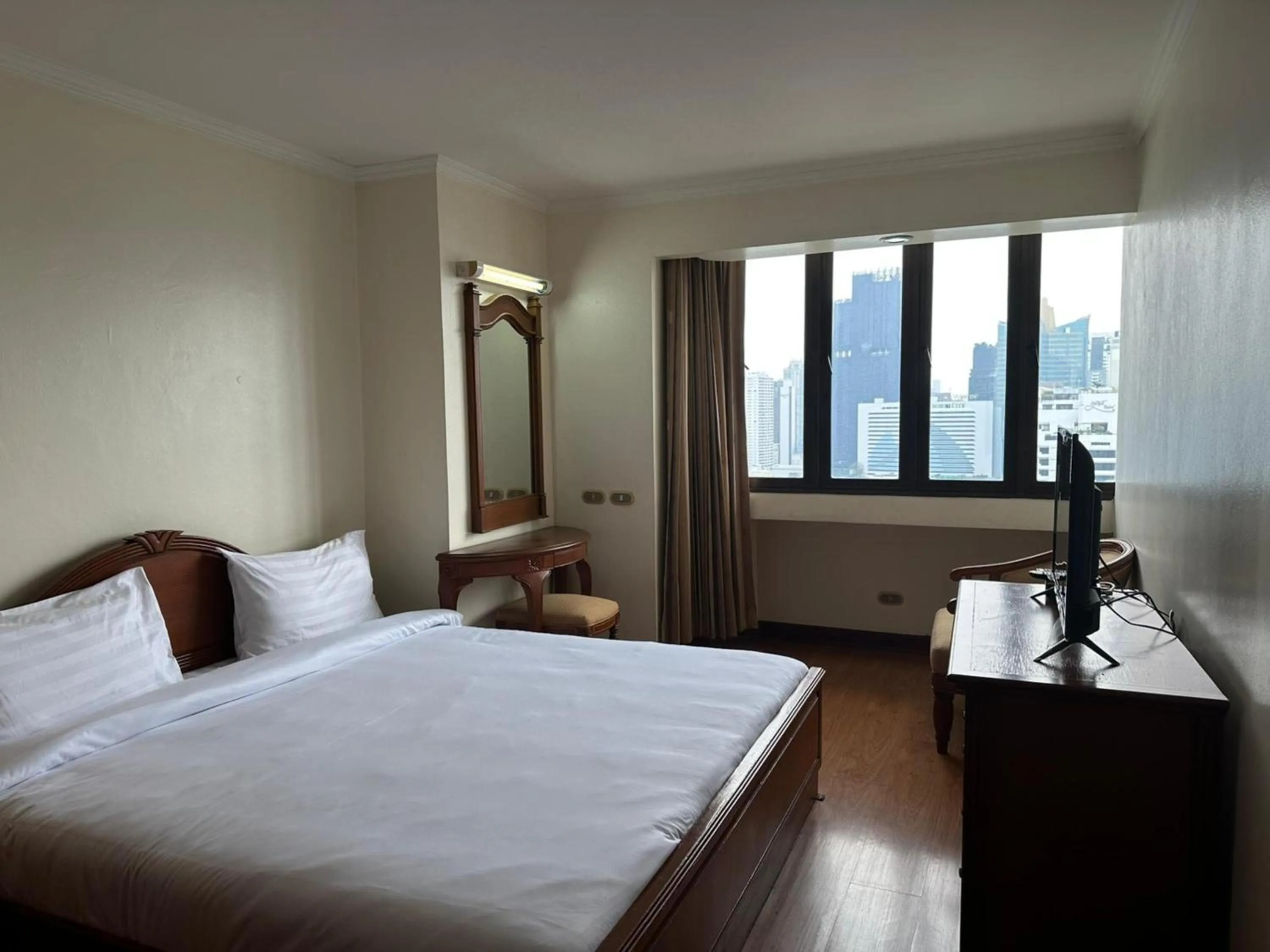 Bedroom, Bed in Omni Tower Sukhumvit Soi 4 Direct Rooms