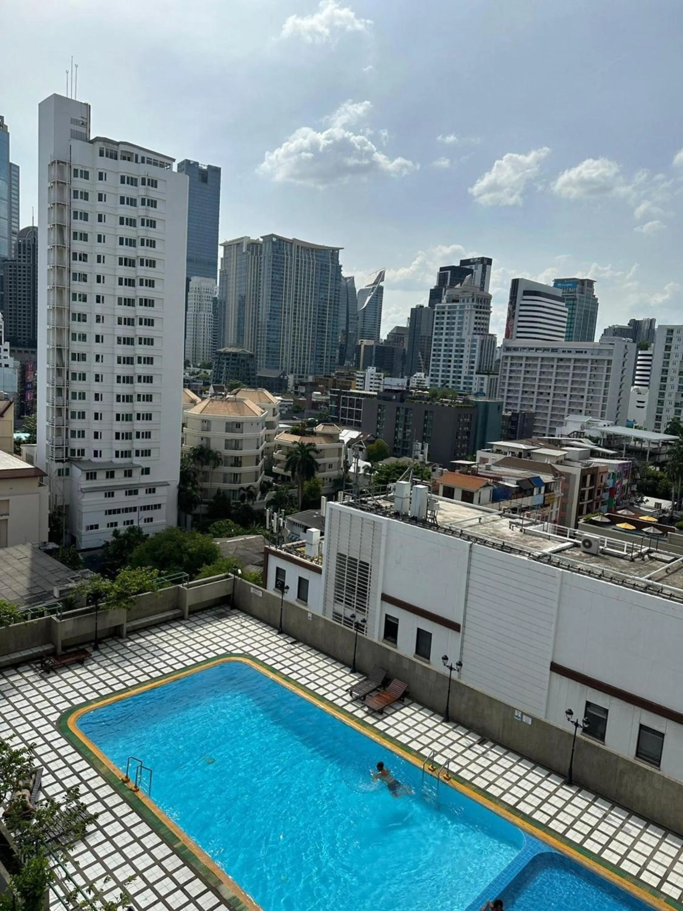 City view in Omni Tower Sukhumvit Soi 4 Direct Rooms