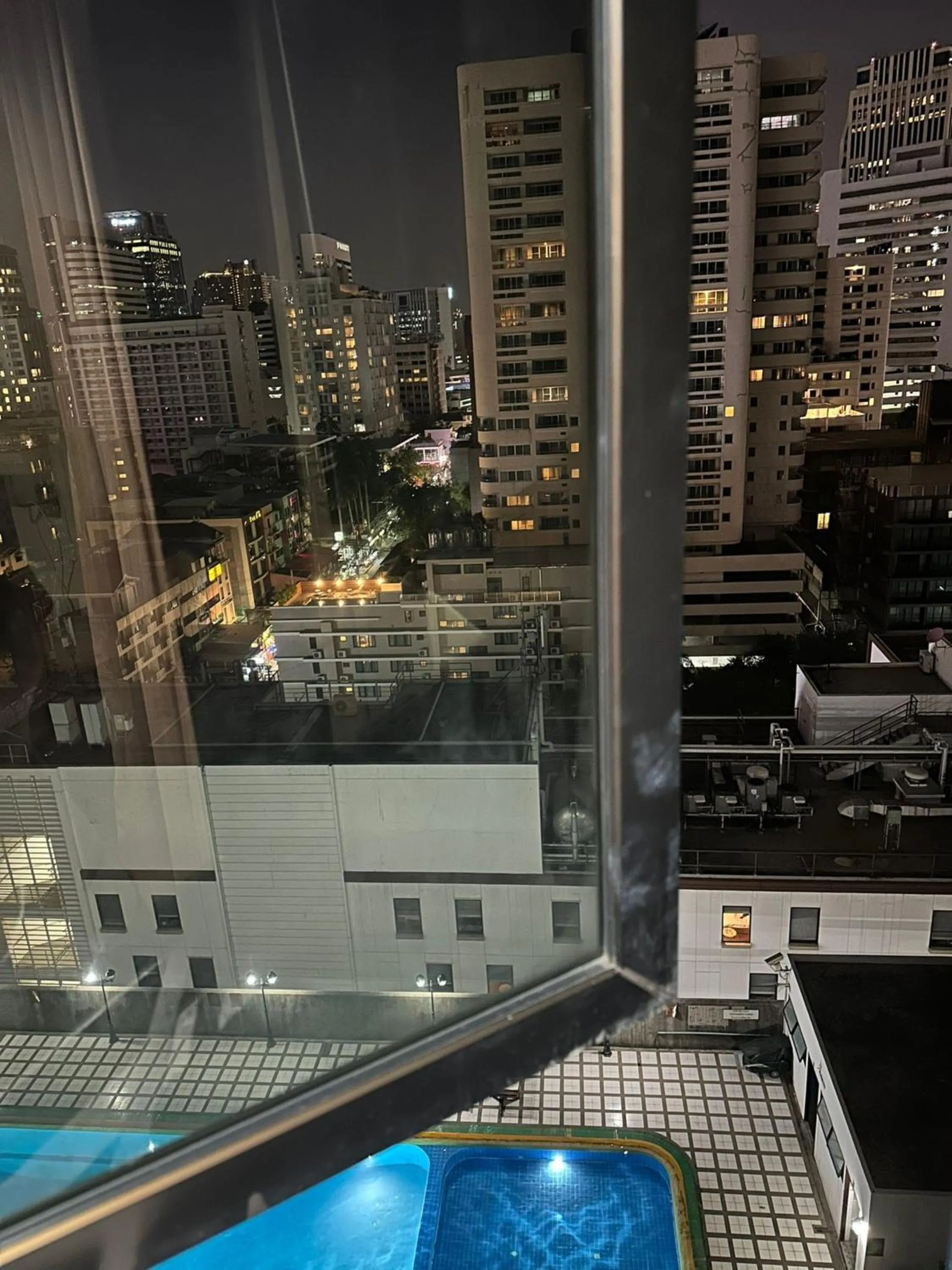 Night in Omni Tower Sukhumvit Soi 4 Direct Rooms