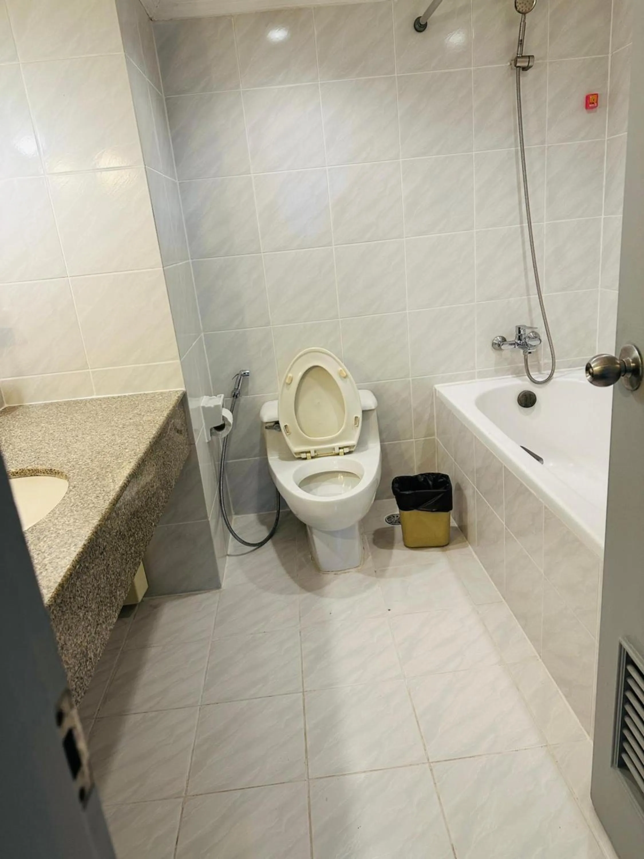 Bathroom in Omni Tower Sukhumvit Soi 4 Direct Rooms