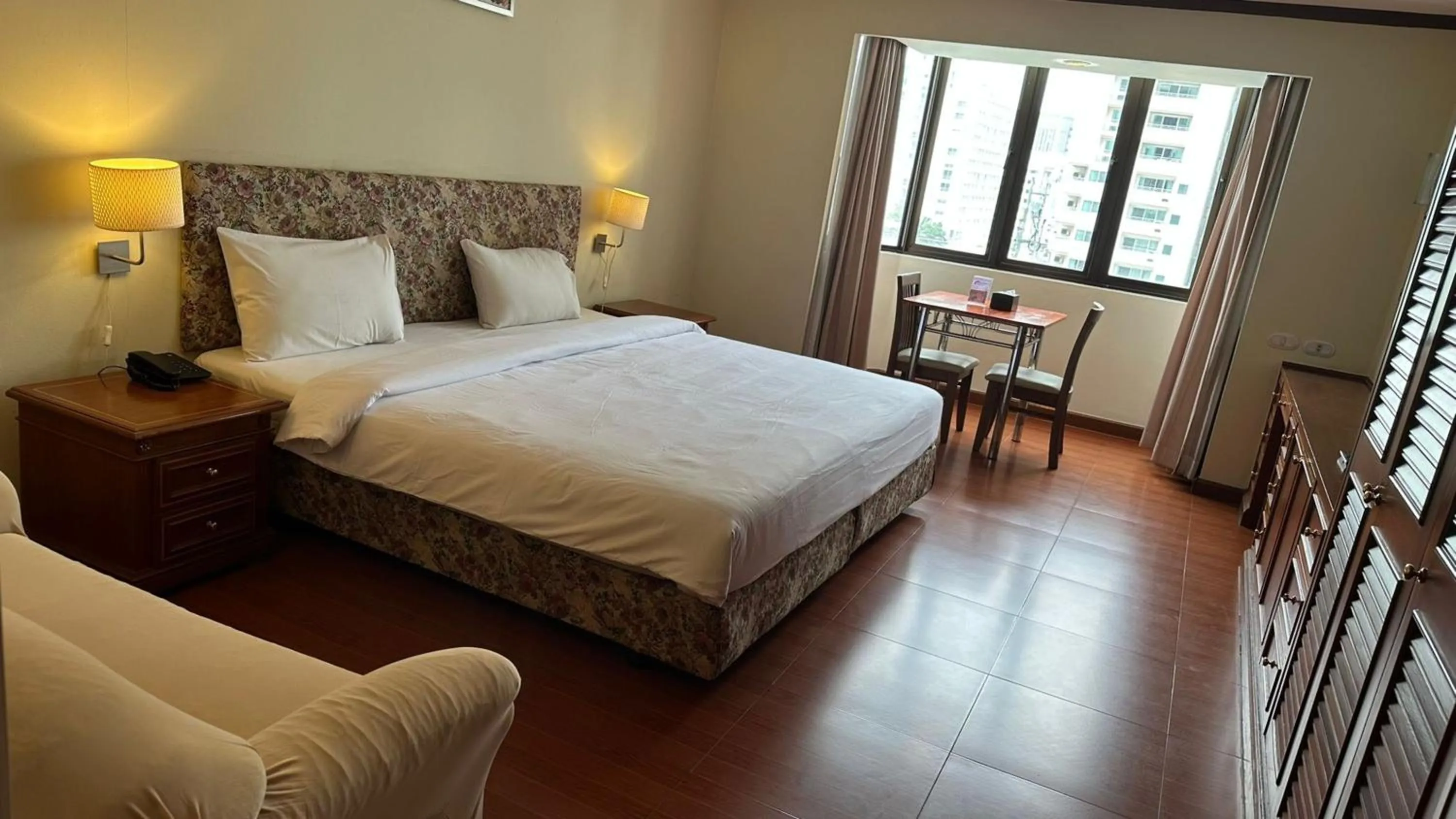 Bedroom, Bed in Omni Tower Sukhumvit Soi 4 Direct Rooms