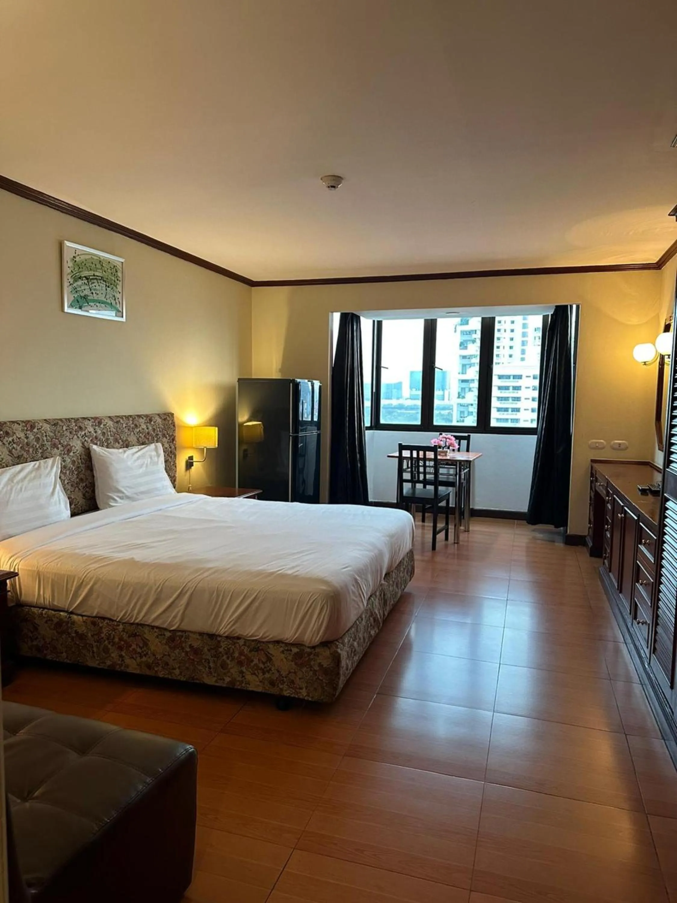 Bedroom, Bed in Omni Tower Sukhumvit Soi 4 Direct Rooms